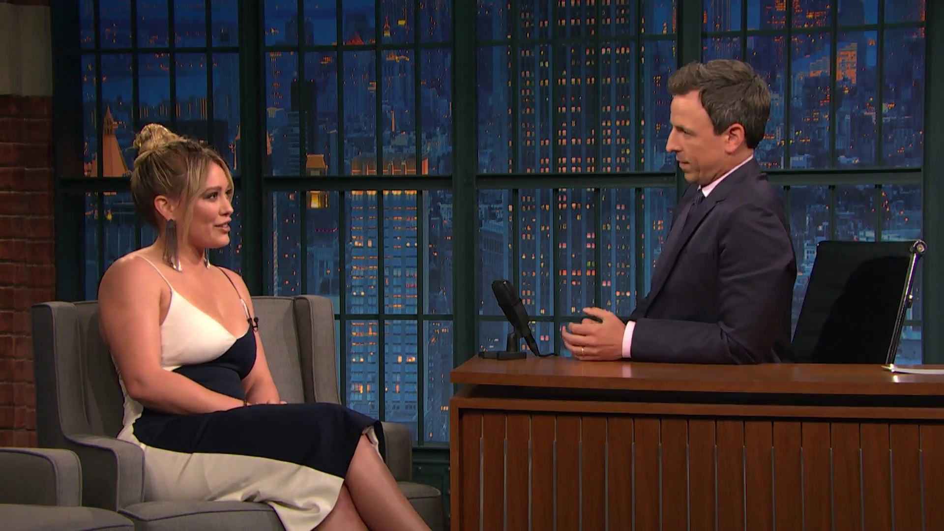 DailyDuff-dot-NL_2017LateNightWithSethMeyers0247.jpg