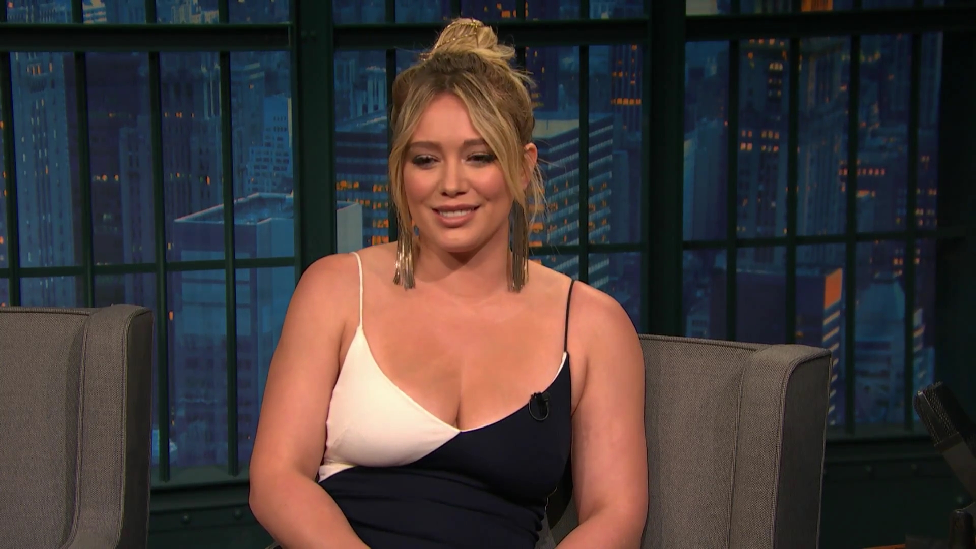 DailyDuff-dot-NL_2017LateNightWithSethMeyers0254.jpg