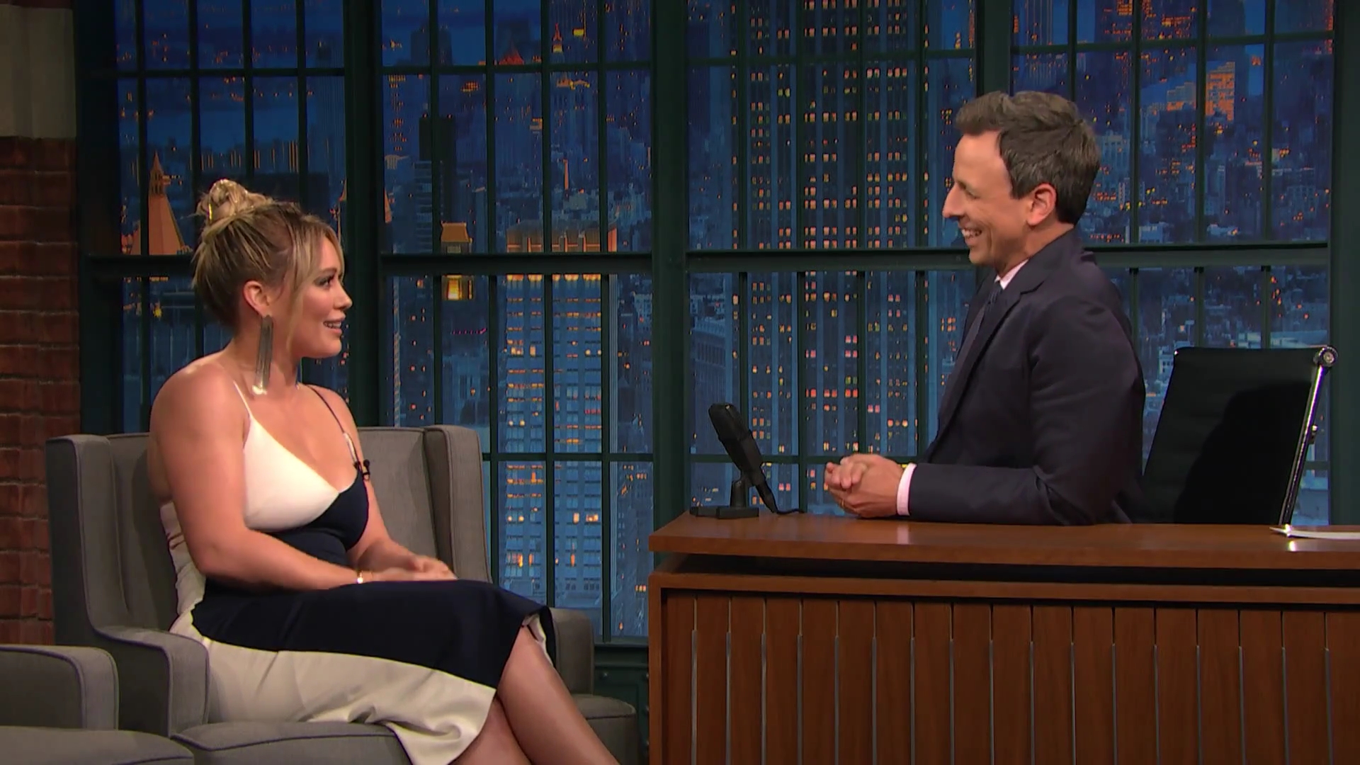 DailyDuff-dot-NL_2017LateNightWithSethMeyers0261.jpg