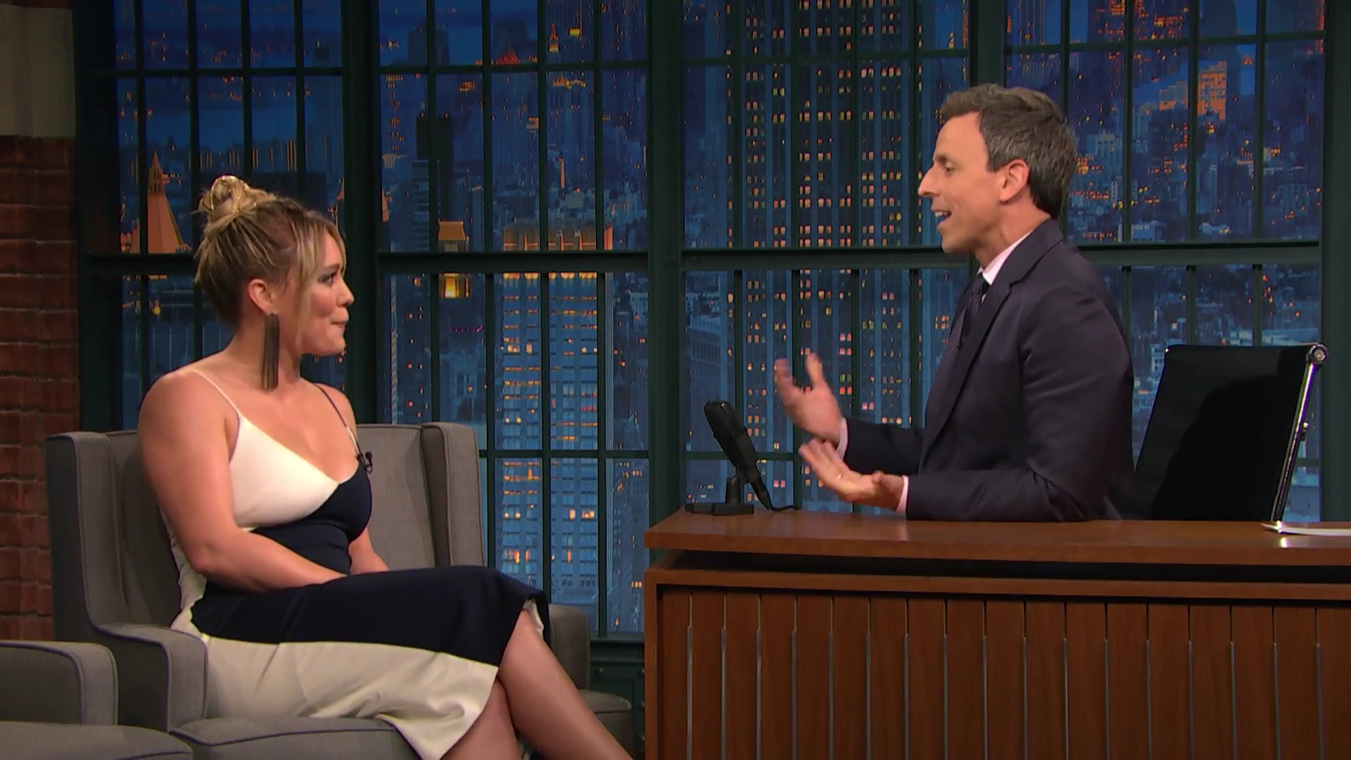 DailyDuff-dot-NL_2017LateNightWithSethMeyers0262.jpg