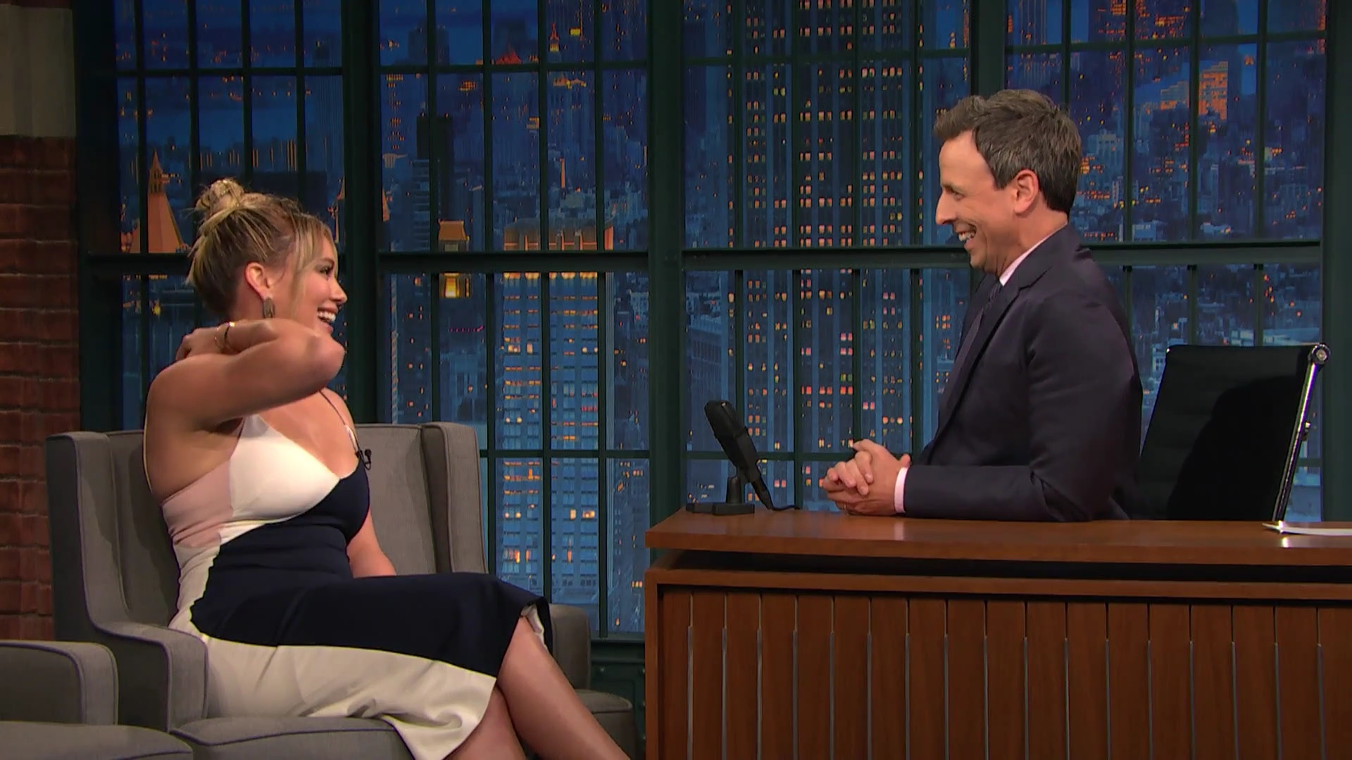 DailyDuff-dot-NL_2017LateNightWithSethMeyers0265.jpg