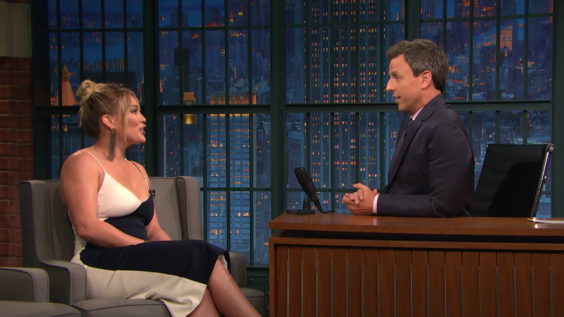 DailyDuff-dot-NL_2017LateNightWithSethMeyers0269.jpg