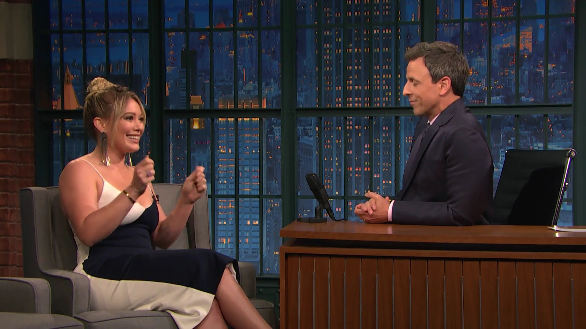 DailyDuff-dot-NL_2017LateNightWithSethMeyers0270.jpg
