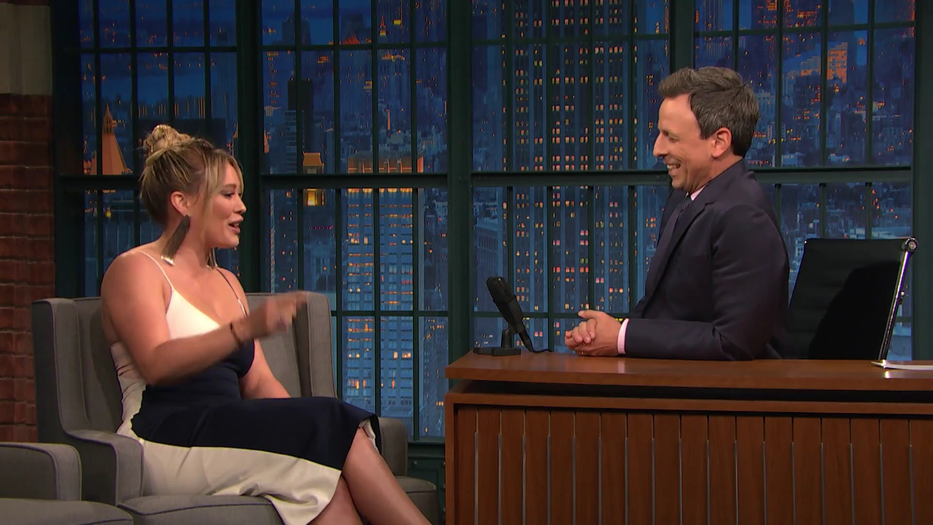 DailyDuff-dot-NL_2017LateNightWithSethMeyers0279.jpg