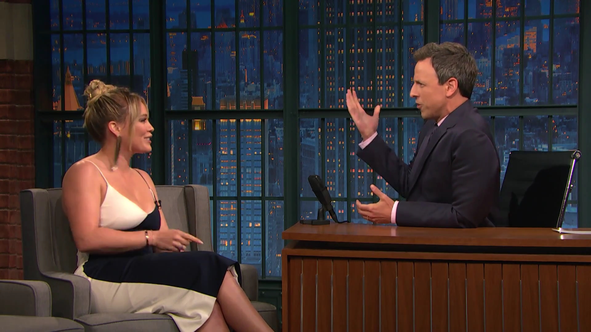 DailyDuff-dot-NL_2017LateNightWithSethMeyers0280.jpg