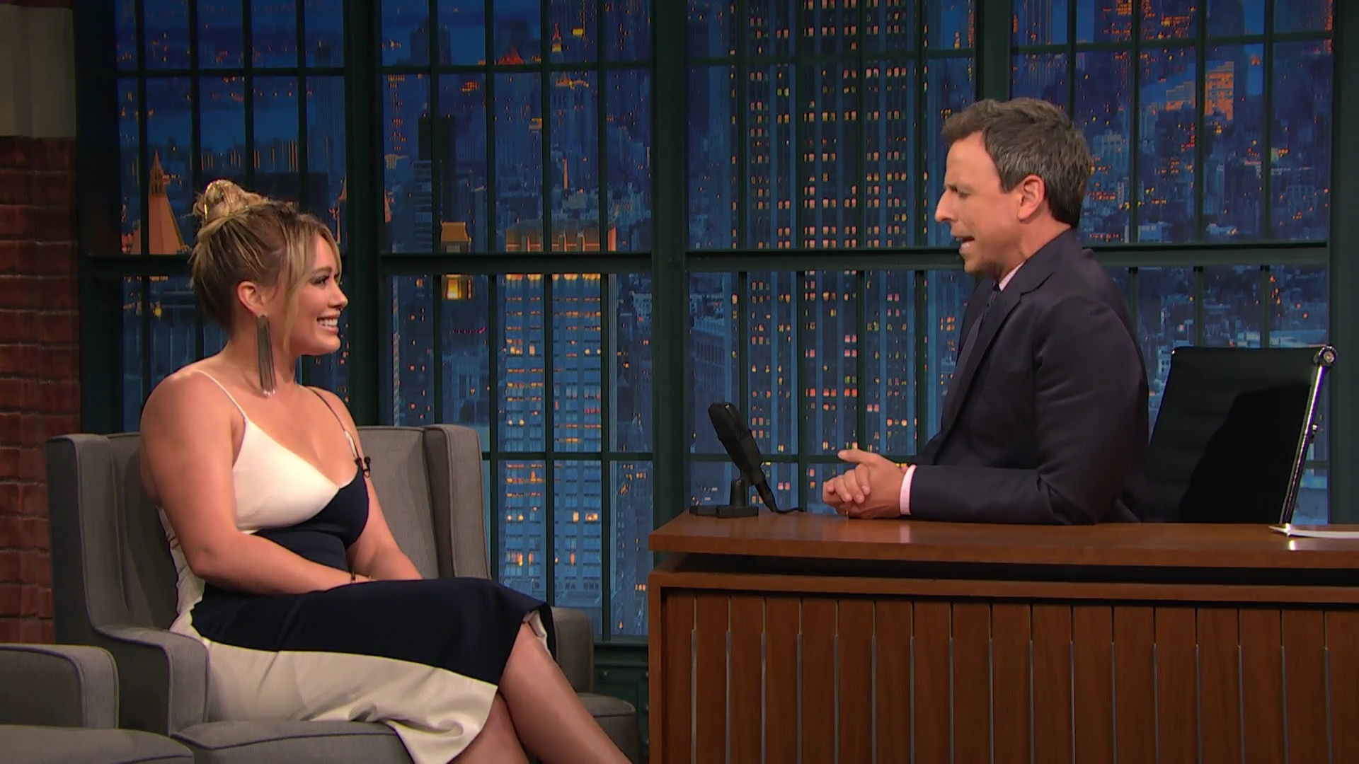 DailyDuff-dot-NL_2017LateNightWithSethMeyers0282.jpg