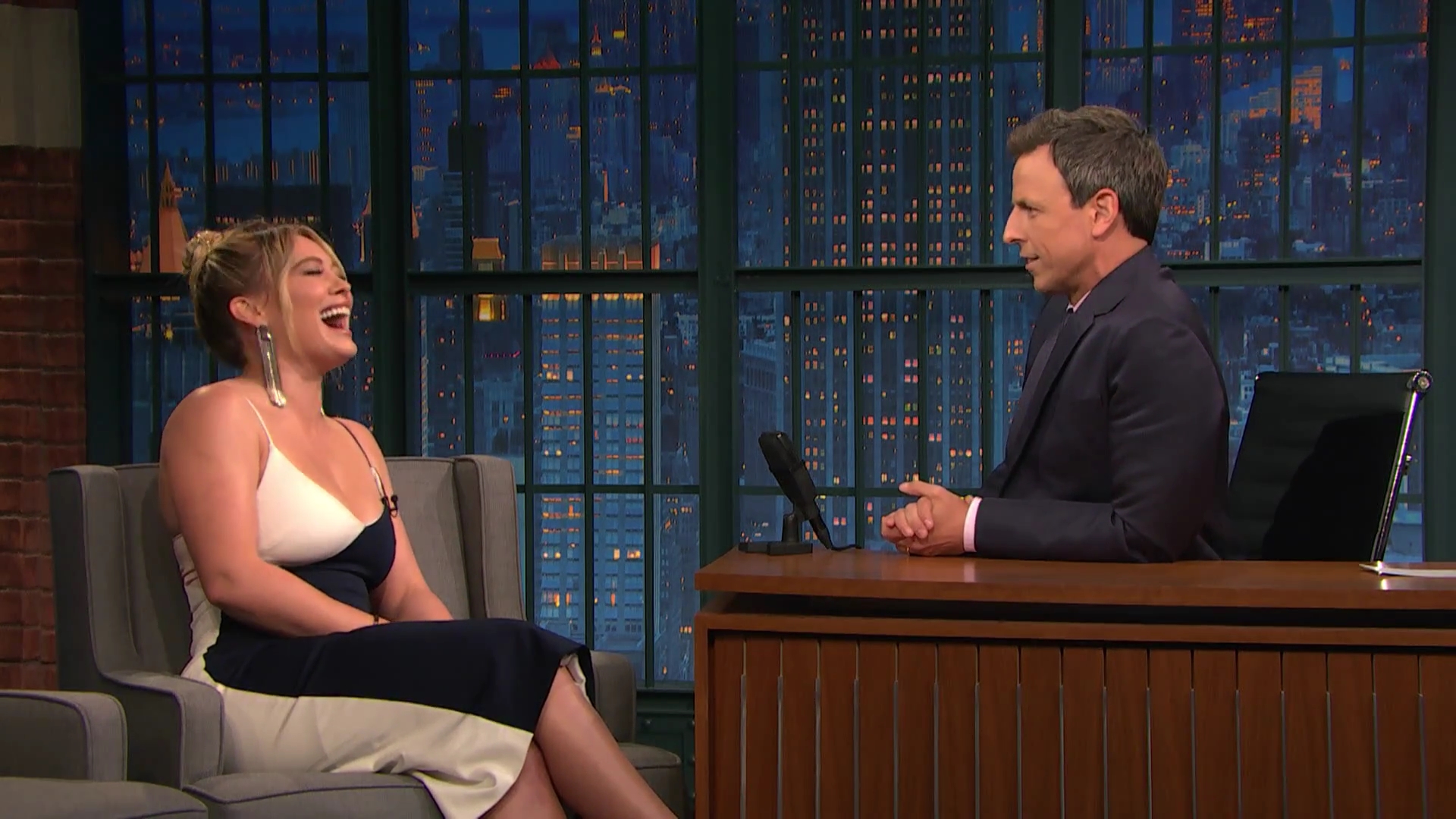 DailyDuff-dot-NL_2017LateNightWithSethMeyers0283.jpg