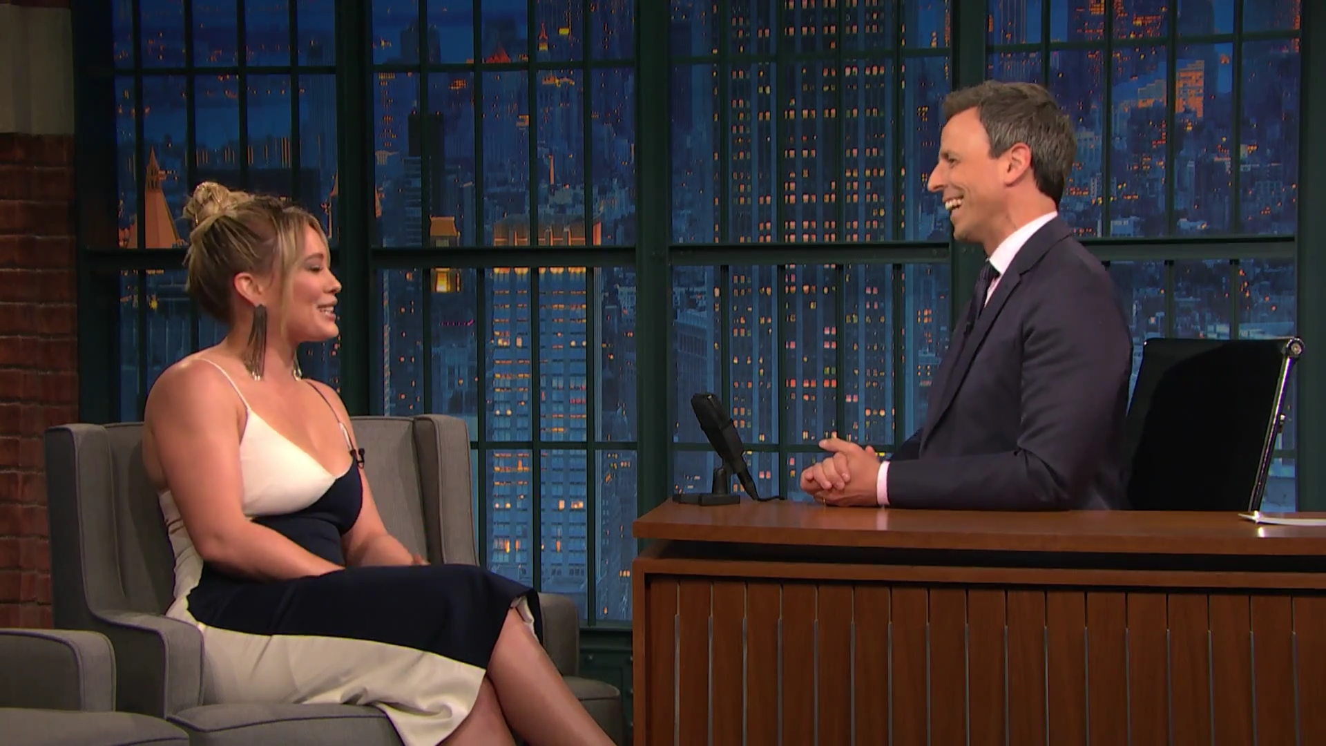 DailyDuff-dot-NL_2017LateNightWithSethMeyers0285.jpg