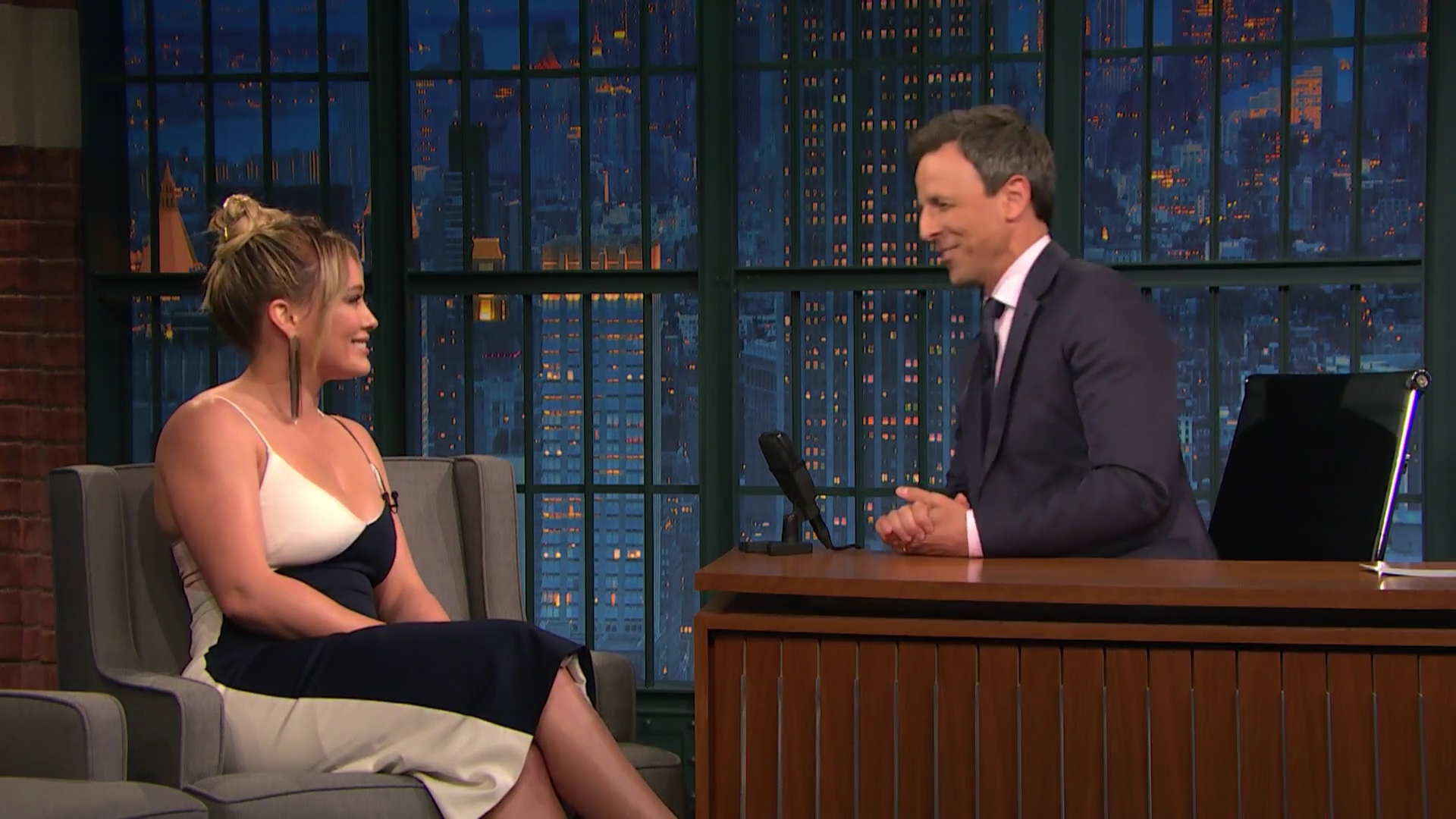DailyDuff-dot-NL_2017LateNightWithSethMeyers0286.jpg