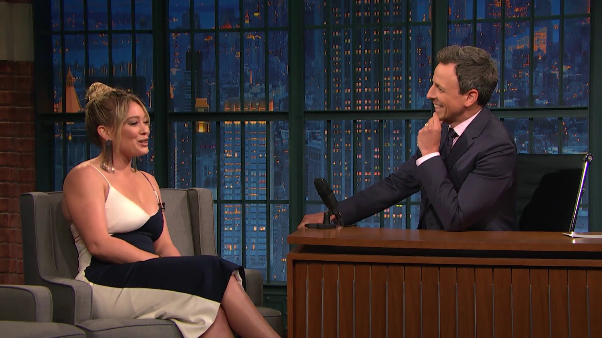 DailyDuff-dot-NL_2017LateNightWithSethMeyers0288.jpg