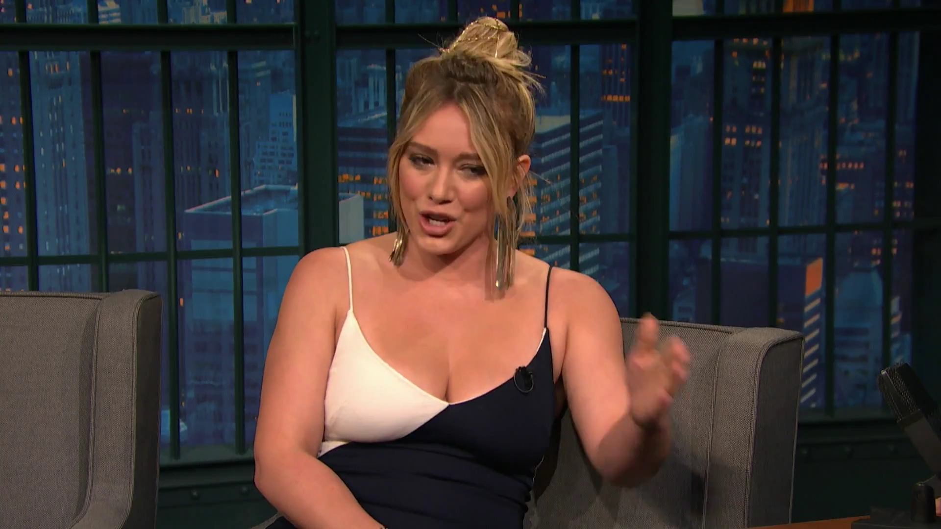 DailyDuff-dot-NL_2017LateNightWithSethMeyers0289.jpg