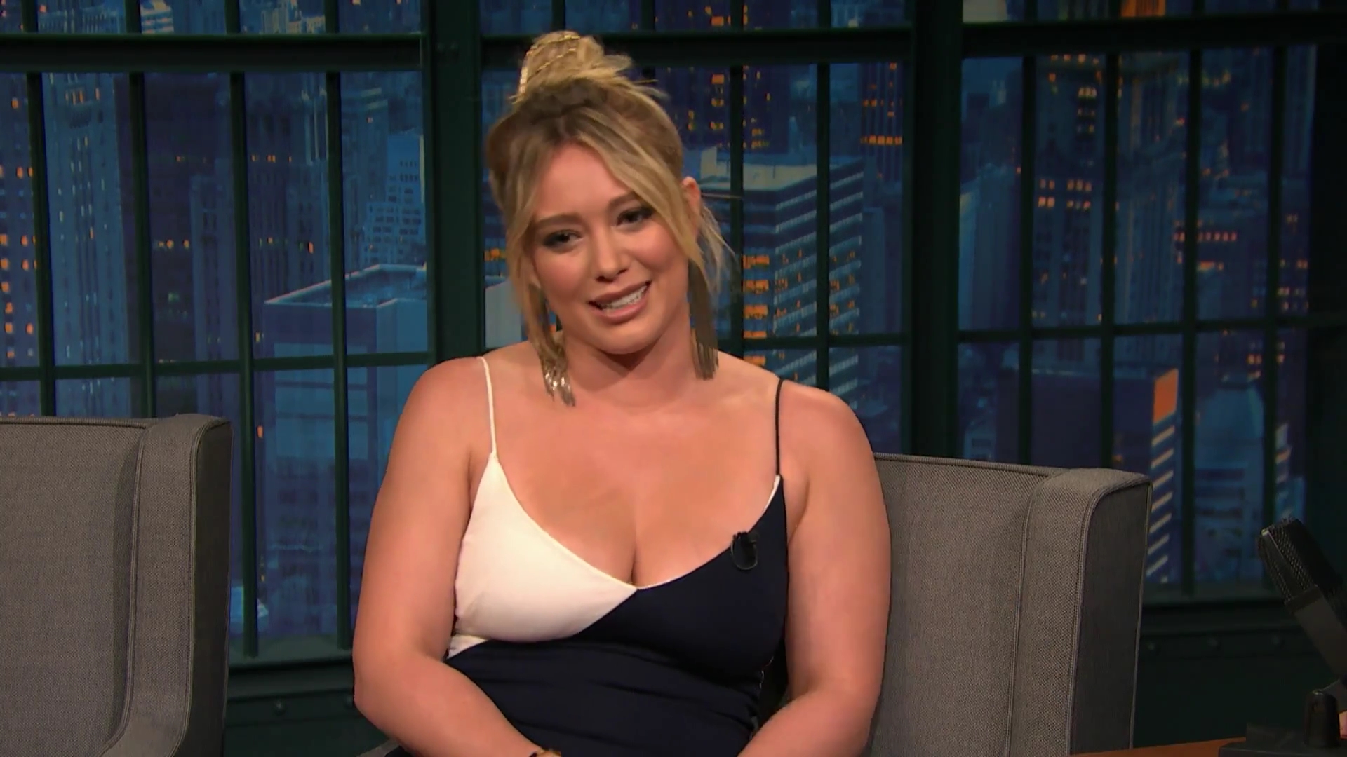 DailyDuff-dot-NL_2017LateNightWithSethMeyers0290.jpg