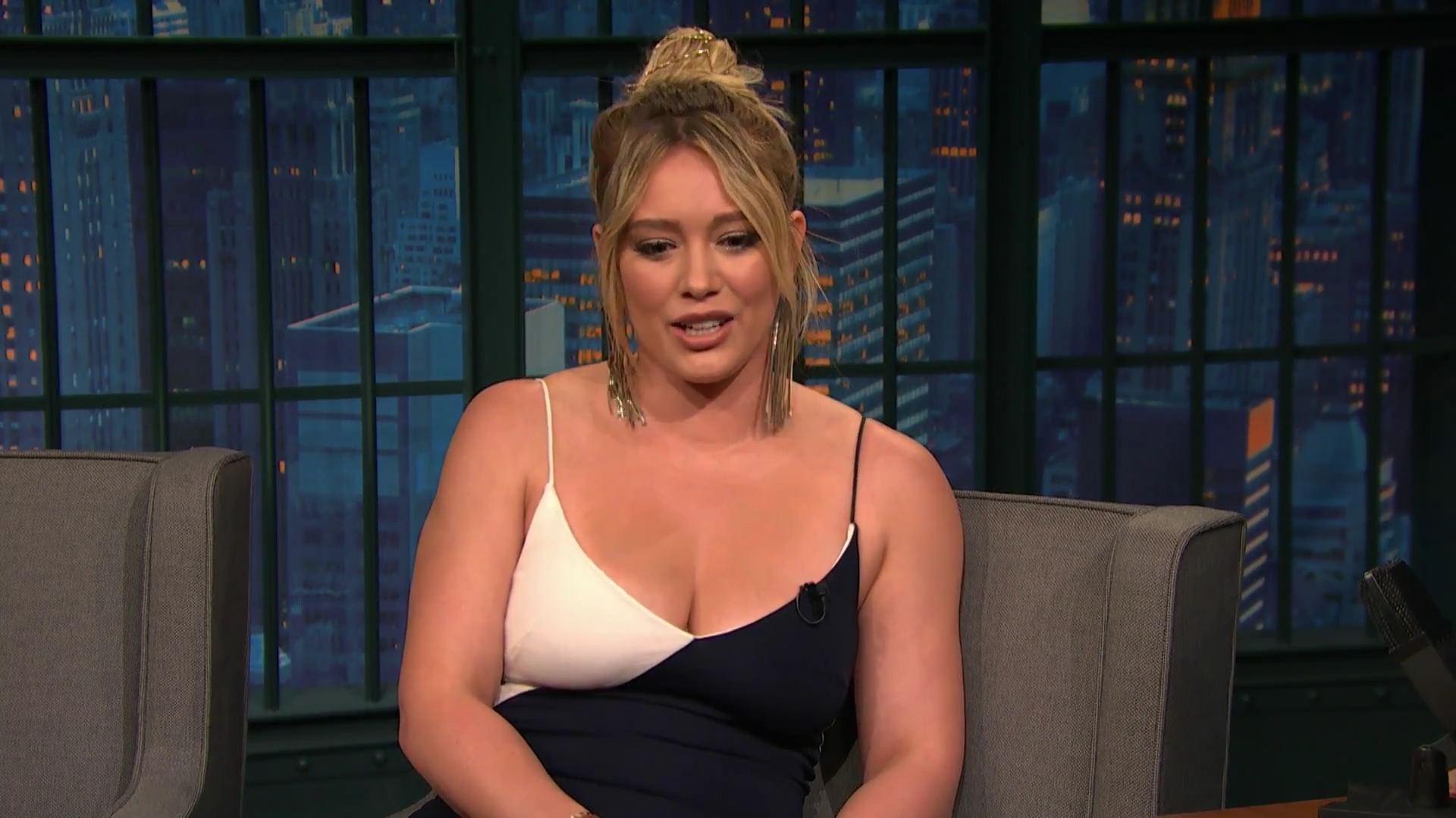DailyDuff-dot-NL_2017LateNightWithSethMeyers0292.jpg