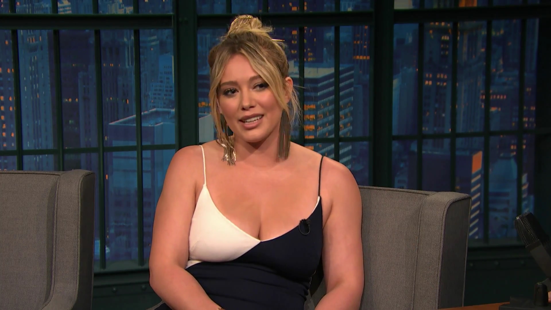 DailyDuff-dot-NL_2017LateNightWithSethMeyers0293.jpg