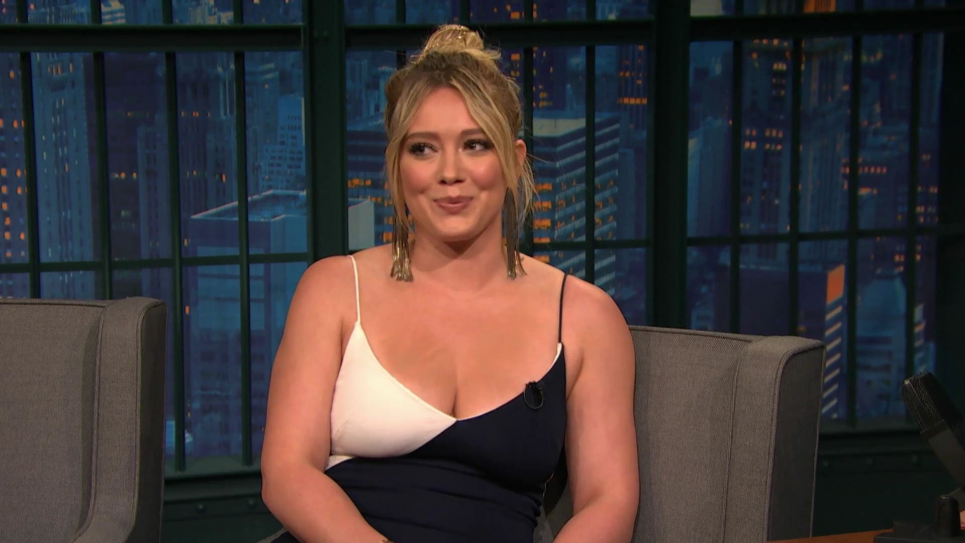 DailyDuff-dot-NL_2017LateNightWithSethMeyers0296.jpg