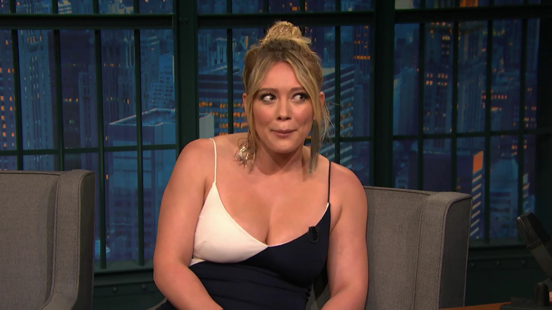 DailyDuff-dot-NL_2017LateNightWithSethMeyers0298.jpg