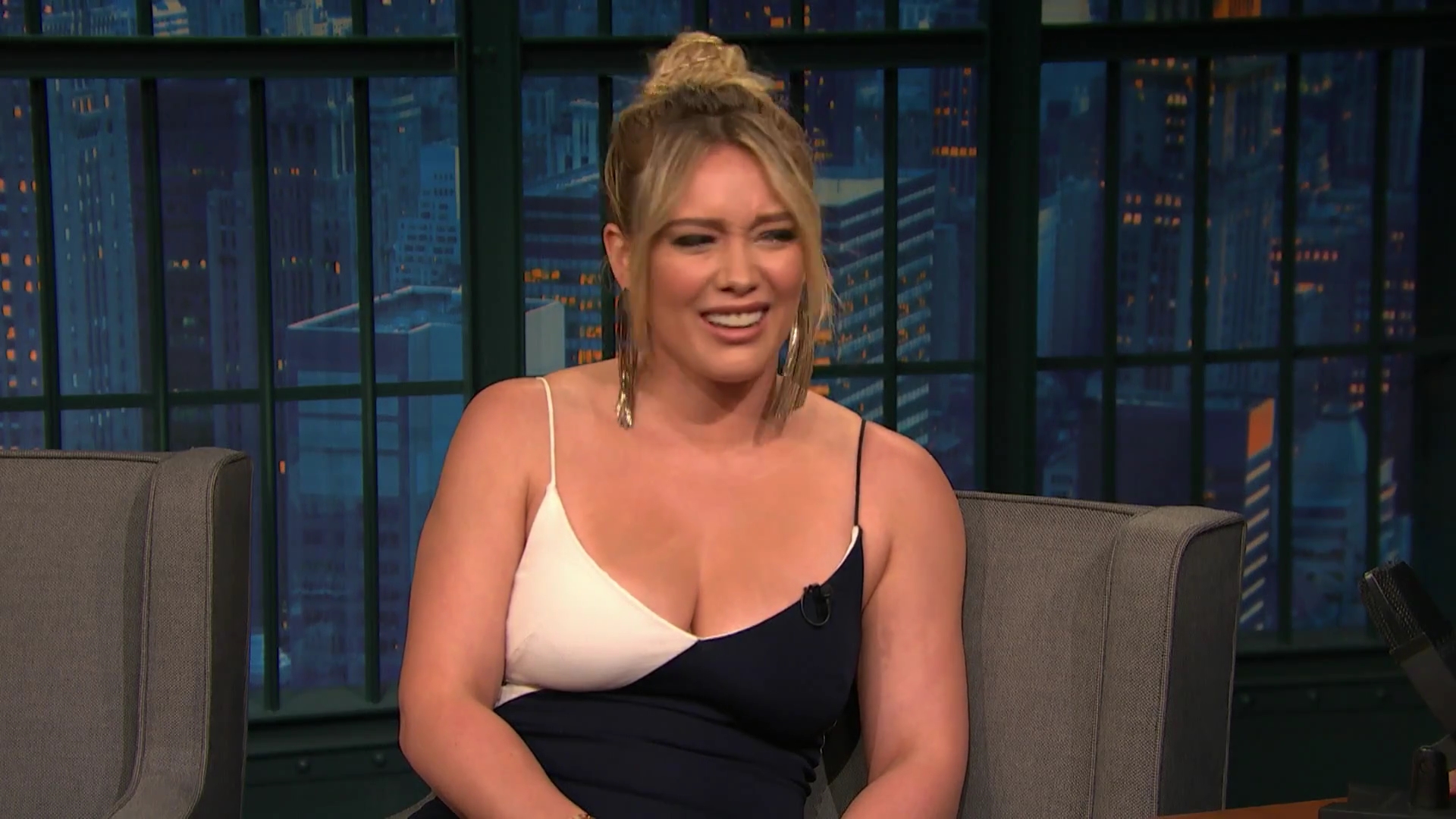 DailyDuff-dot-NL_2017LateNightWithSethMeyers0300.jpg