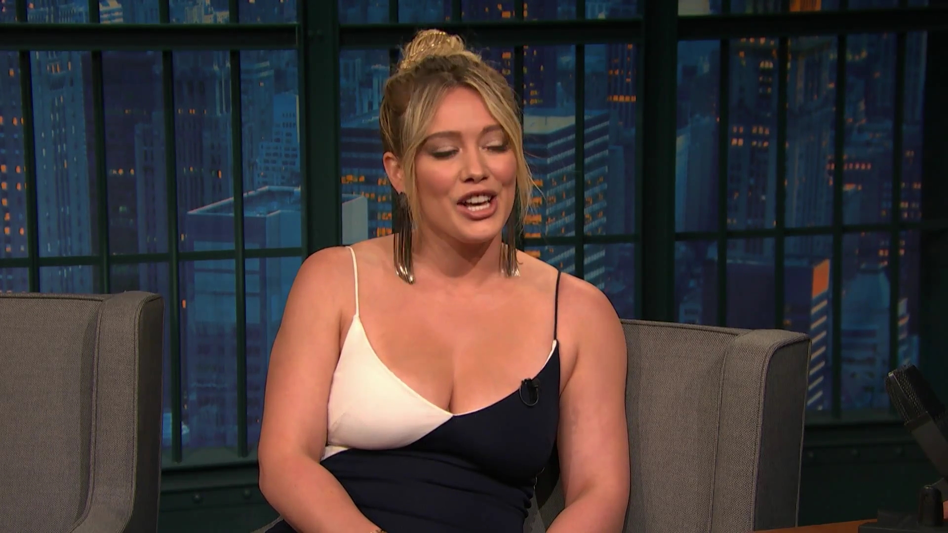 DailyDuff-dot-NL_2017LateNightWithSethMeyers0301.jpg