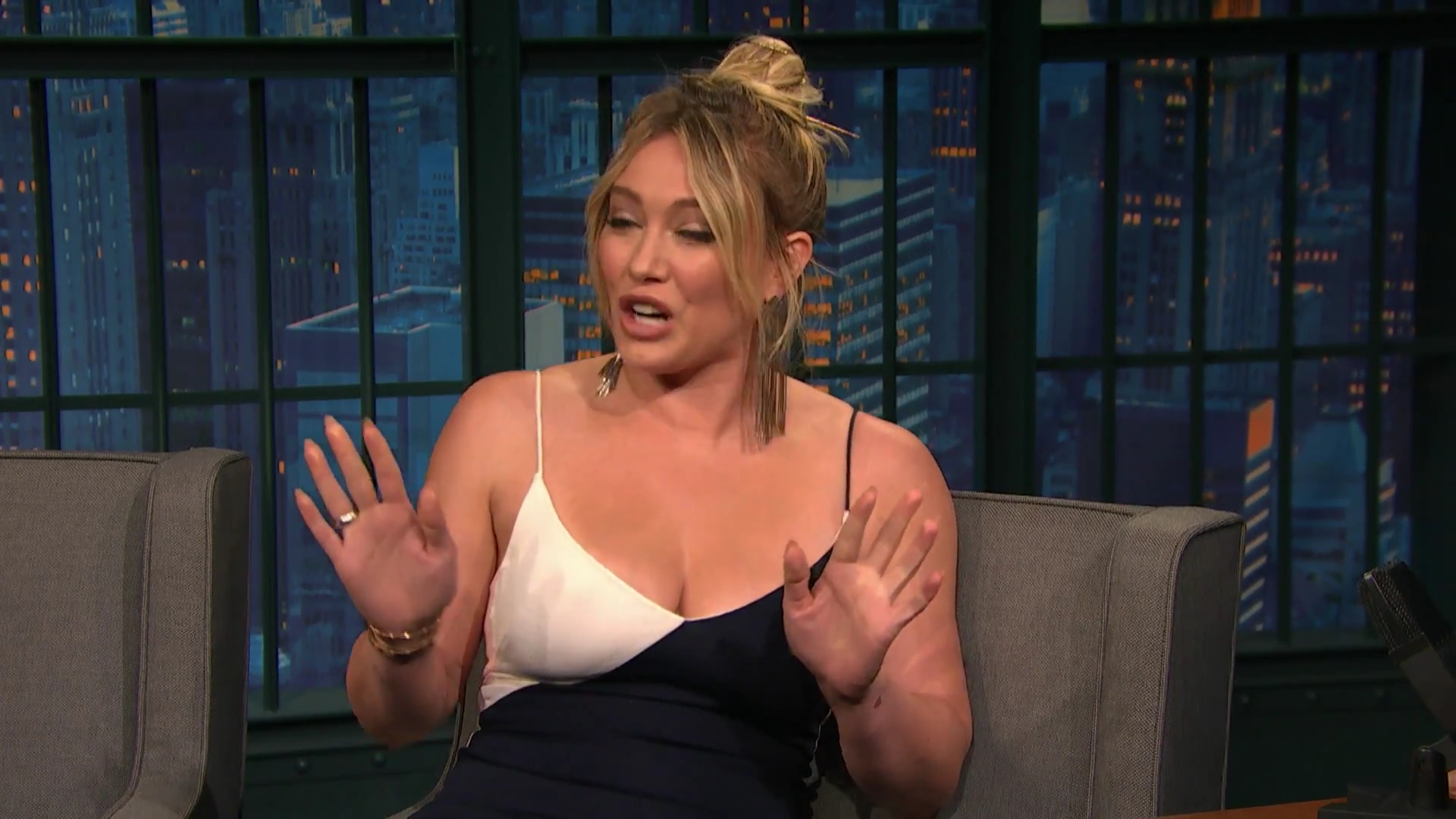 DailyDuff-dot-NL_2017LateNightWithSethMeyers0307.jpg