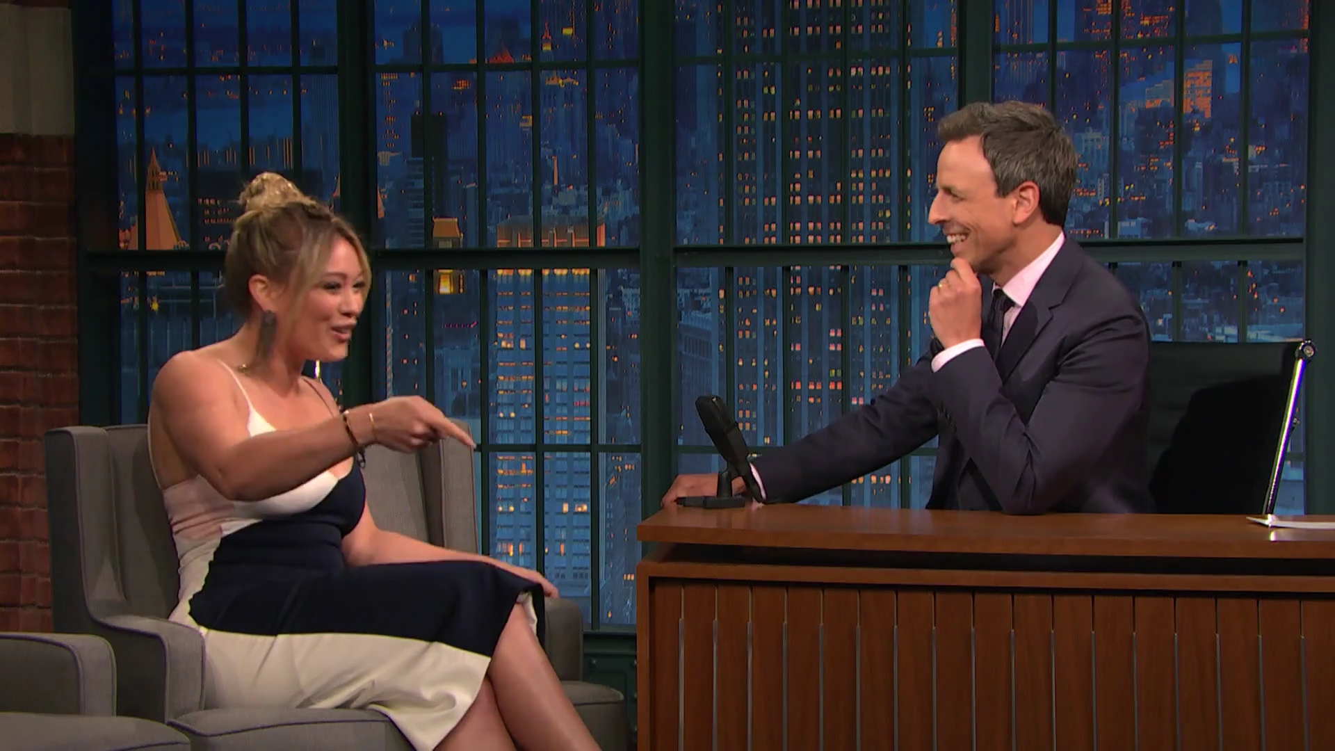 DailyDuff-dot-NL_2017LateNightWithSethMeyers0310.jpg