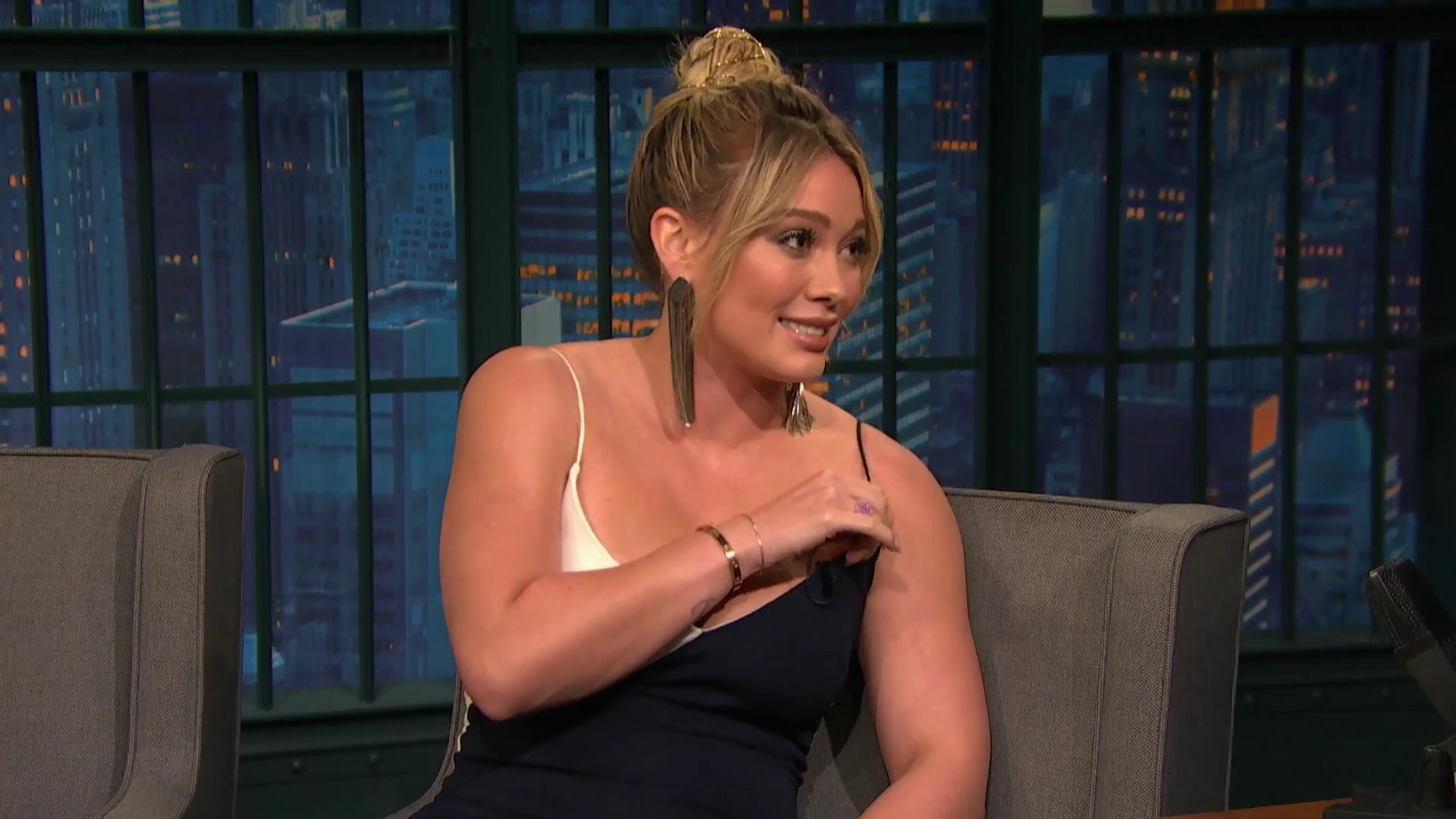 DailyDuff-dot-NL_2017LateNightWithSethMeyers0315.jpg