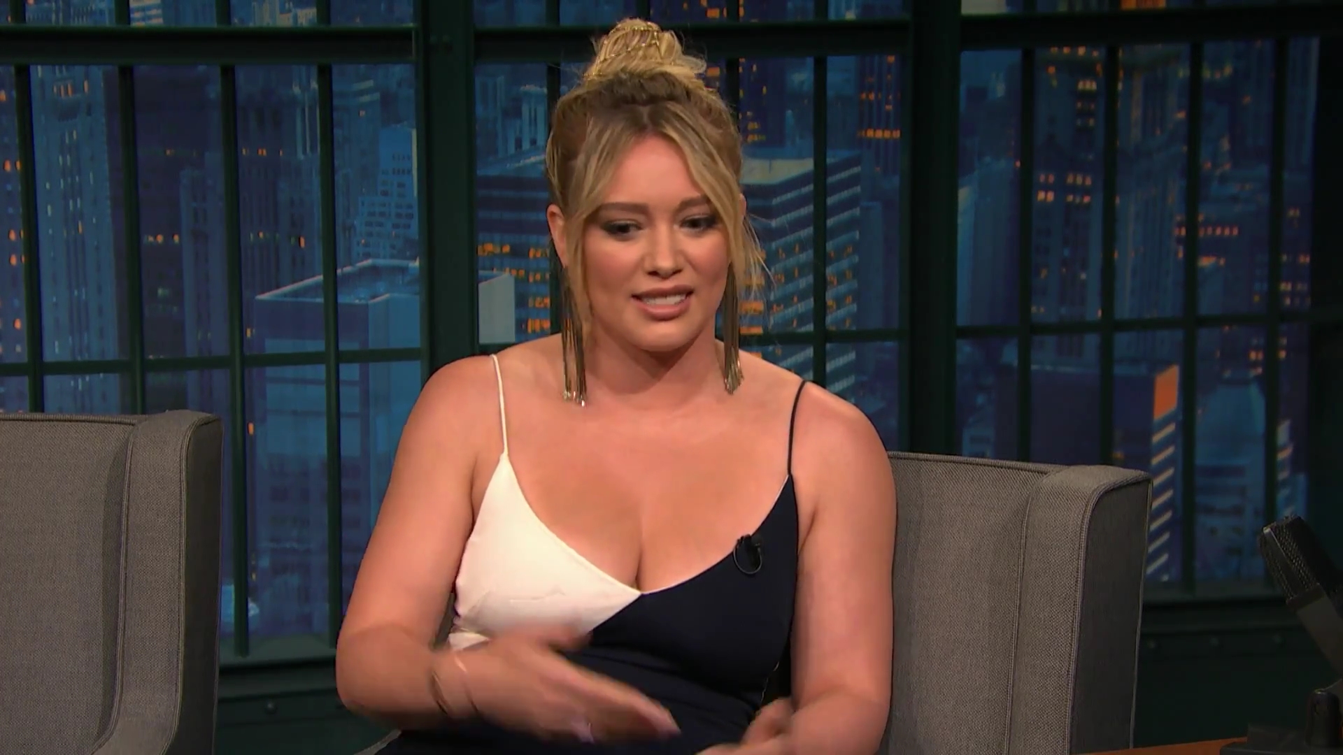DailyDuff-dot-NL_2017LateNightWithSethMeyers0318.jpg