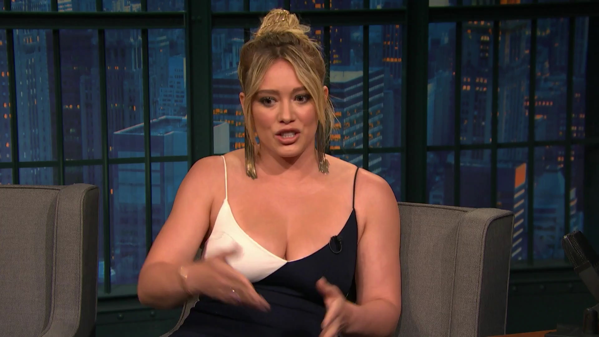 DailyDuff-dot-NL_2017LateNightWithSethMeyers0320.jpg
