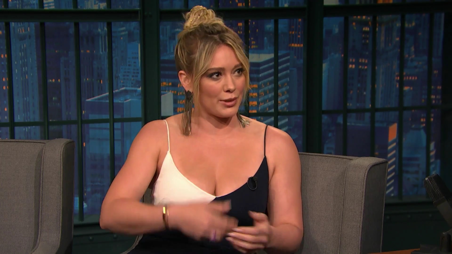 DailyDuff-dot-NL_2017LateNightWithSethMeyers0321.jpg