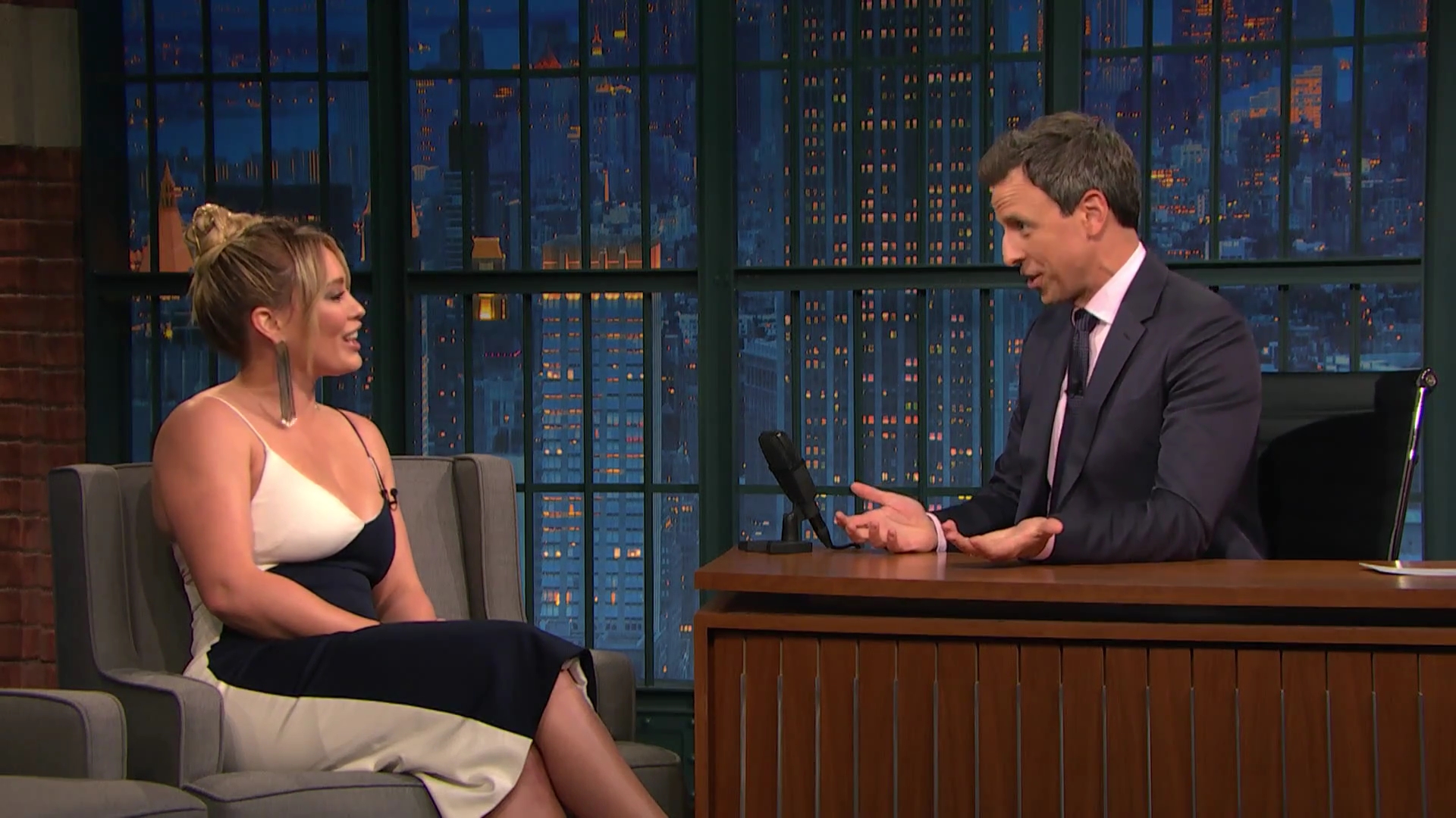 DailyDuff-dot-NL_2017LateNightWithSethMeyers0327.jpg