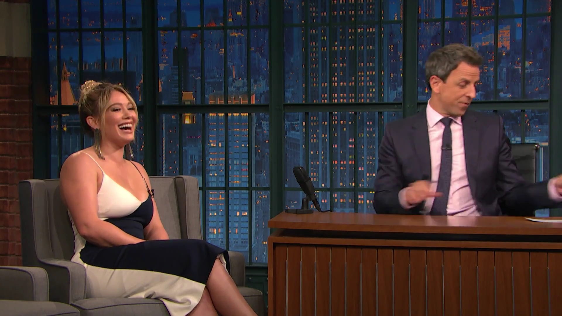 DailyDuff-dot-NL_2017LateNightWithSethMeyers0328.jpg