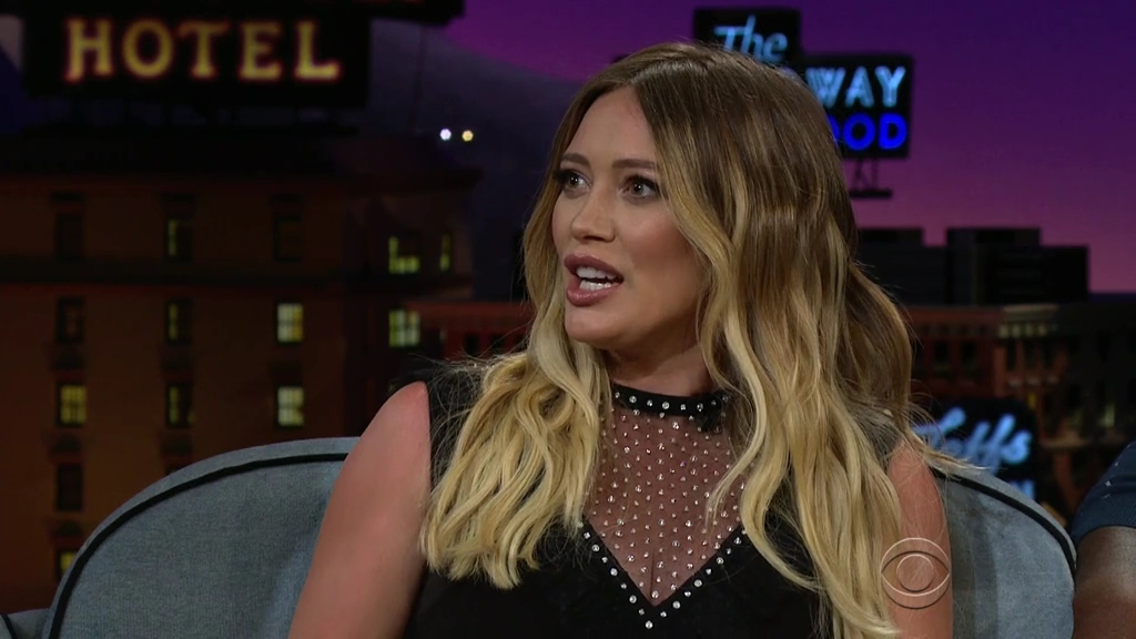 DailyDuff-dot-nl_2018TheLateLateShowWithJamesCorden1355.jpg