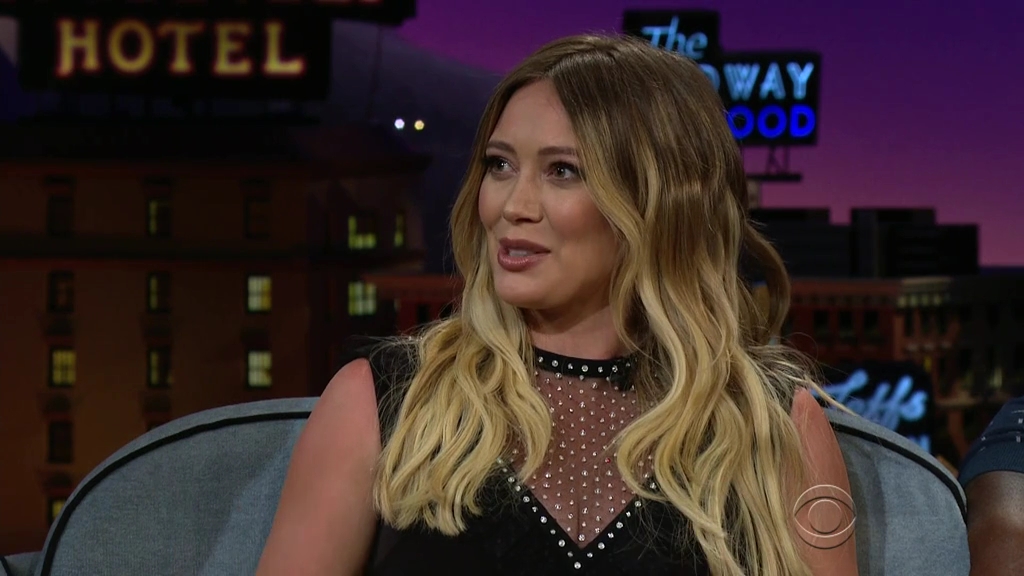 DailyDuff-dot-nl_2018TheLateLateShowWithJamesCorden1371.jpg