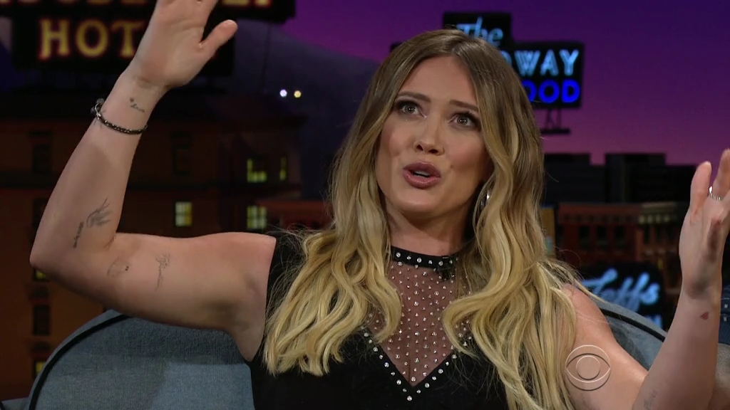 DailyDuff-dot-nl_2018TheLateLateShowWithJamesCorden1373.jpg