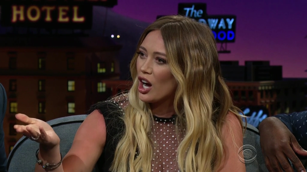 DailyDuff-dot-nl_2018TheLateLateShowWithJamesCorden1527.jpg