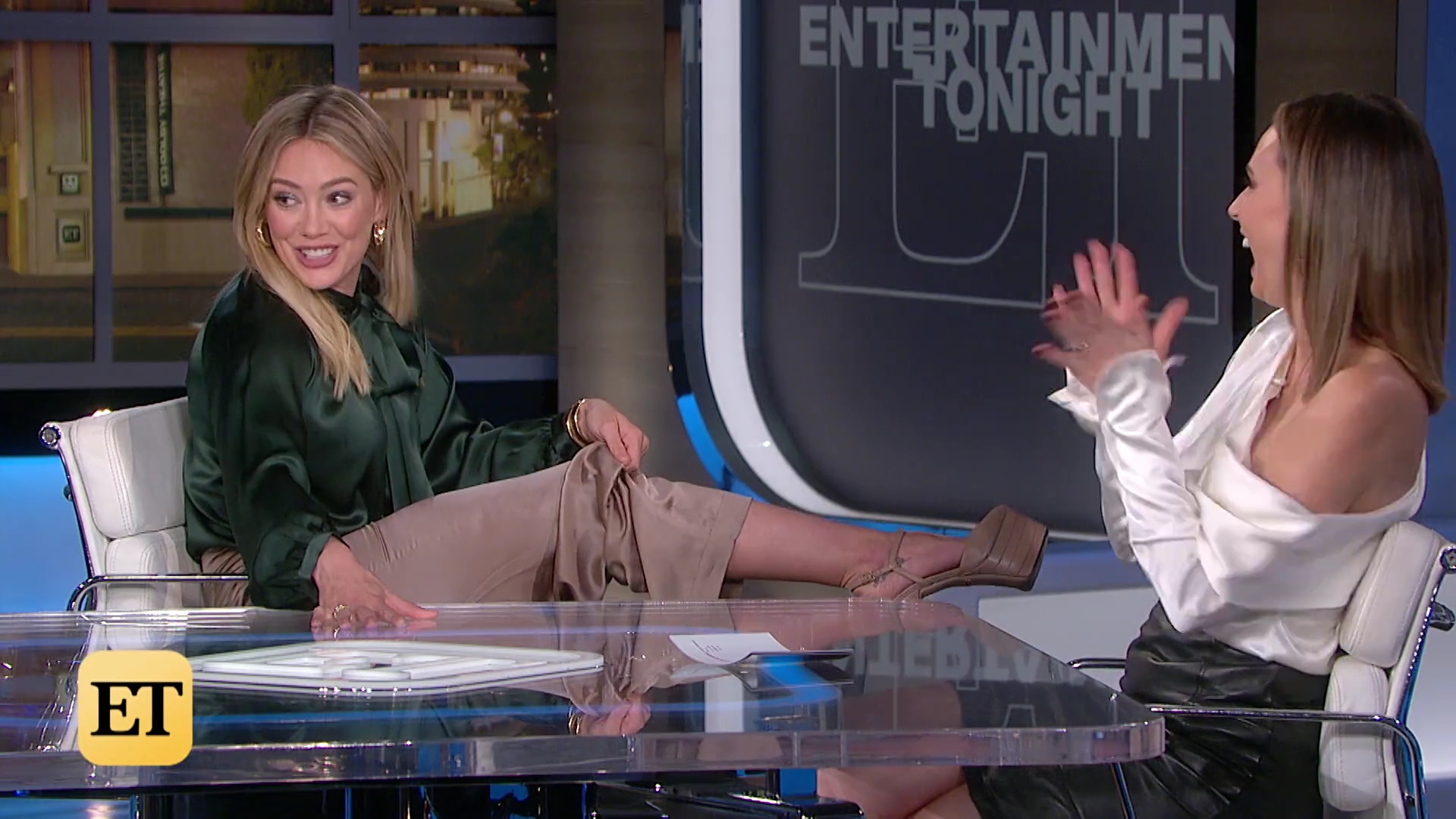 DailyDuff-dot-nl_2019EntertainmentTonight00088.jpg