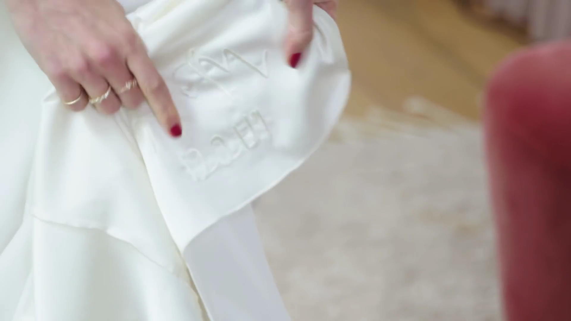 DailyDuff-dot-nl_2019Vogue-InsideWeddingDressFitting0619.jpg DailyDuff-dot-nl_2019Vogue-InsideWeddingDressFitting0619.jpg