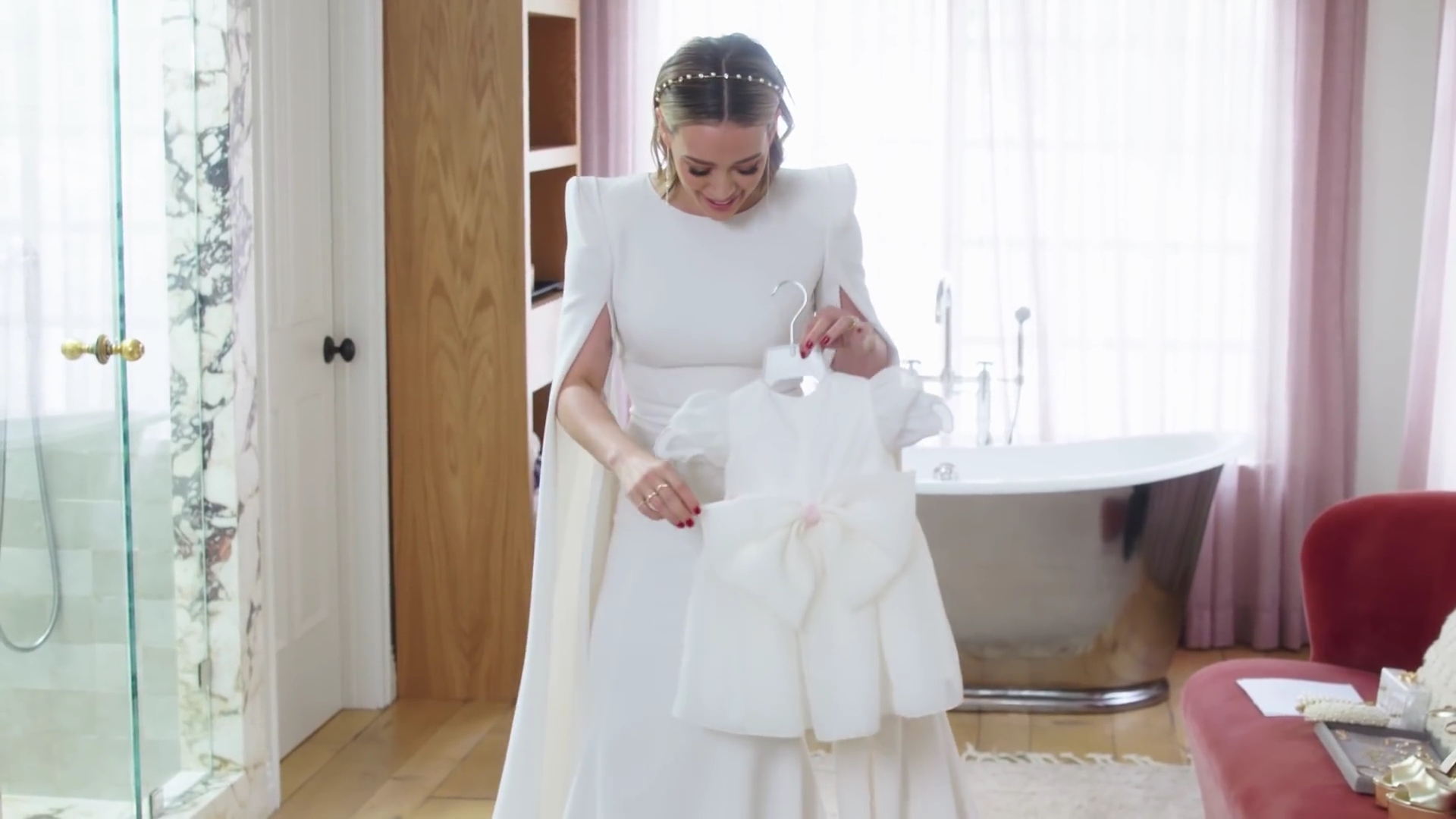 DailyDuff-dot-nl_2019Vogue-InsideWeddingDressFitting0680.jpg