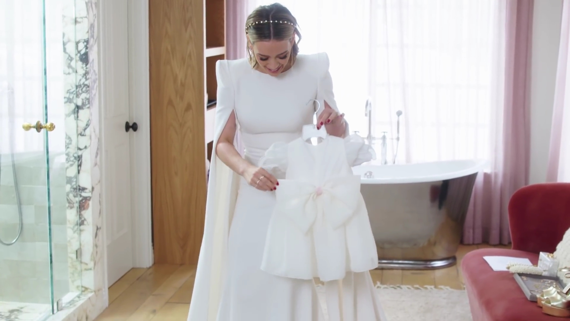 DailyDuff-dot-nl_2019Vogue-InsideWeddingDressFitting0681.jpg