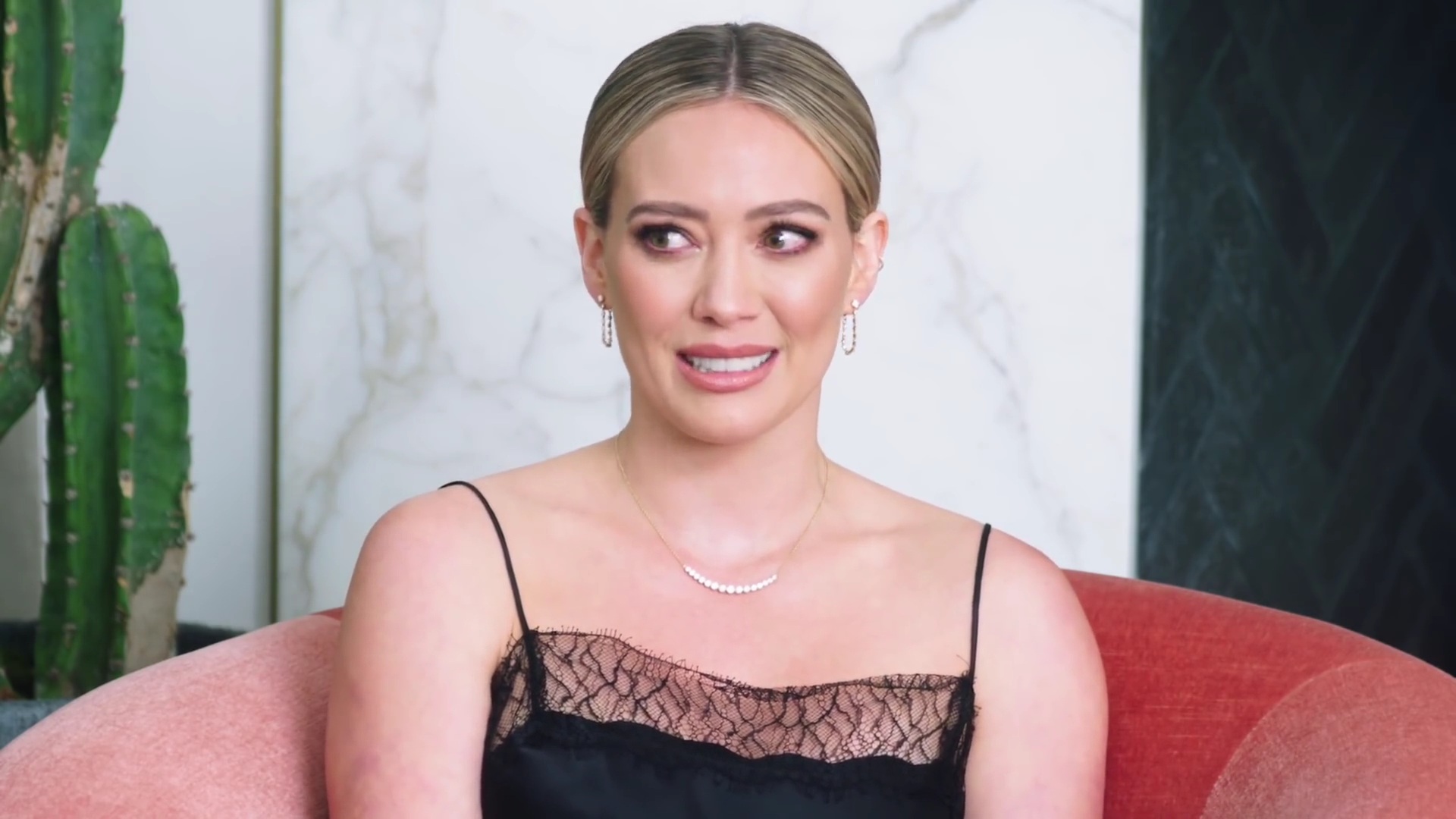 DailyDuff-dot-nl_2019Vogue-InsideWeddingDressFitting0802.jpg DailyDuff-dot-nl_2019Vogue-InsideWeddingDressFitting0802.jpg