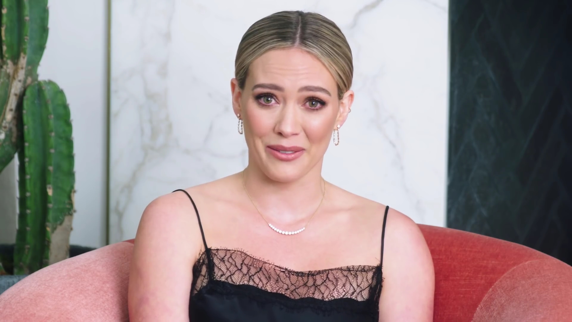 DailyDuff-dot-nl_2019Vogue-InsideWeddingDressFitting0804.jpg DailyDuff-dot-nl_2019Vogue-InsideWeddingDressFitting0804.jpg