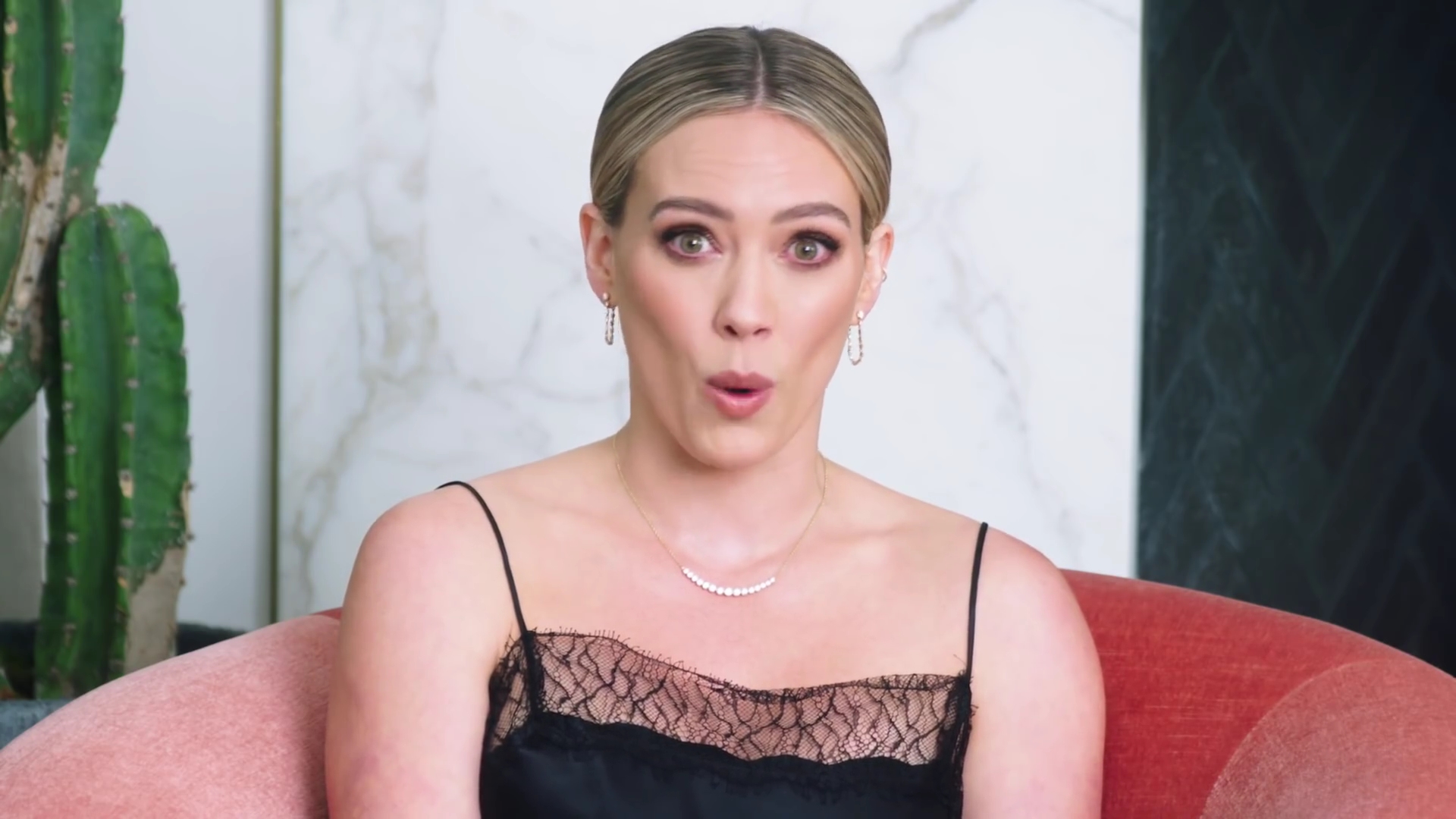 DailyDuff-dot-nl_2019Vogue-InsideWeddingDressFitting0806.jpg DailyDuff-dot-nl_2019Vogue-InsideWeddingDressFitting0806.jpg