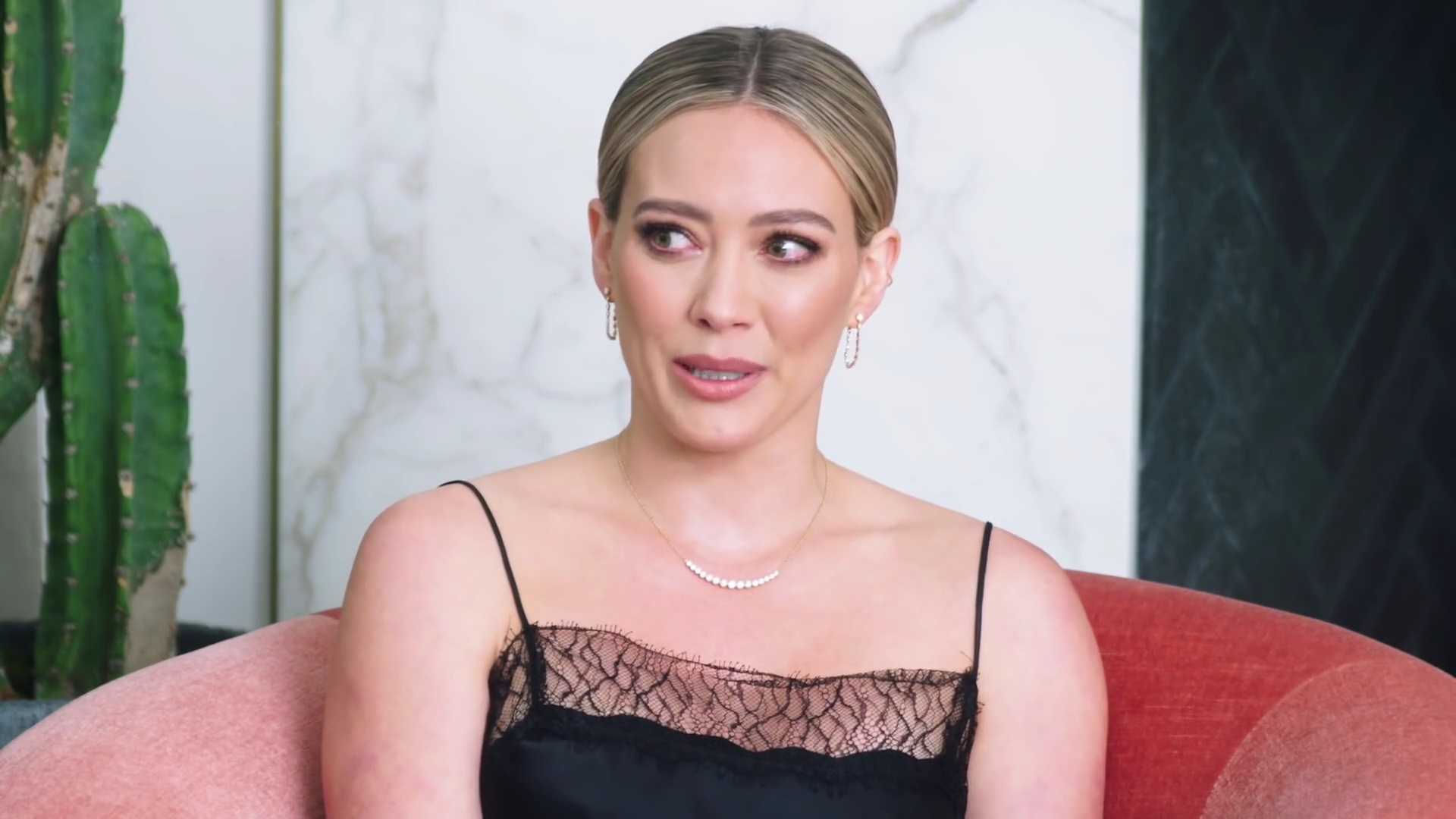 DailyDuff-dot-nl_2019Vogue-InsideWeddingDressFitting0810.jpg DailyDuff-dot-nl_2019Vogue-InsideWeddingDressFitting0810.jpg