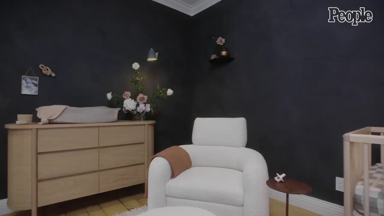 DailyDuff-dot-nl_2021PeopleMagazine-TouringMaesNursery0095.jpg DailyDuff-dot-nl_2021PeopleMagazine-TouringMaesNursery0095.jpg