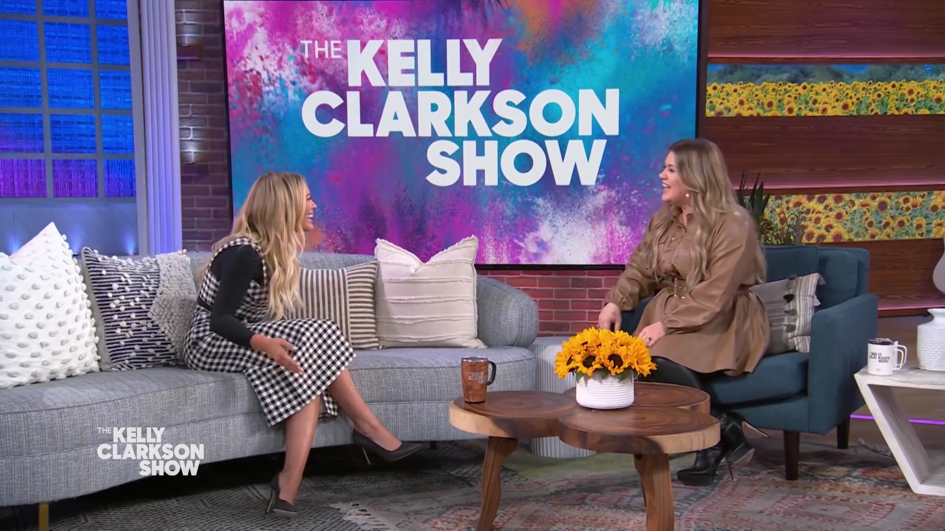 DailyDuff-dot-nl_2022TheKellyClarksonShow0061.jpg DailyDuff-dot-nl_2022TheKellyClarksonShow0061.jpg