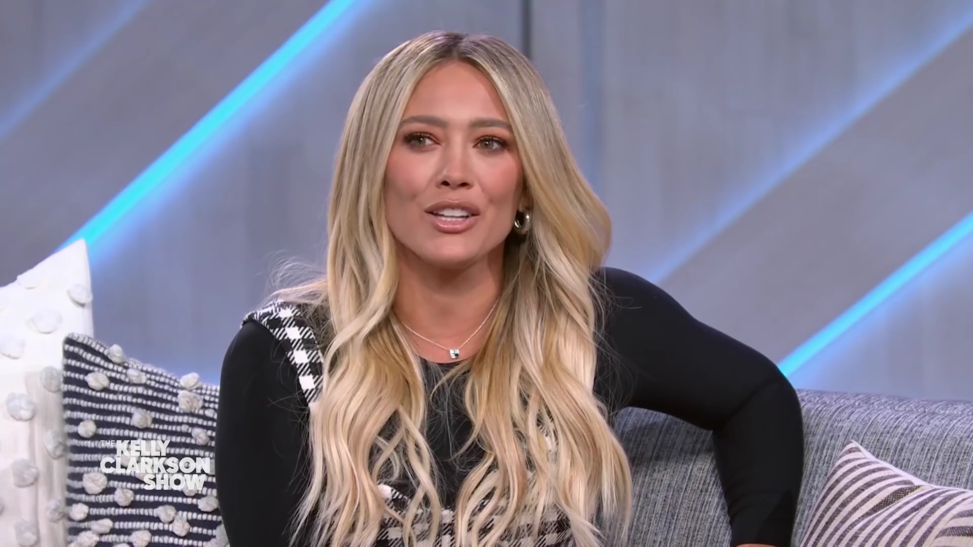 DailyDuff-dot-nl_2022TheKellyClarksonShow0121.jpg DailyDuff-dot-nl_2022TheKellyClarksonShow0121.jpg