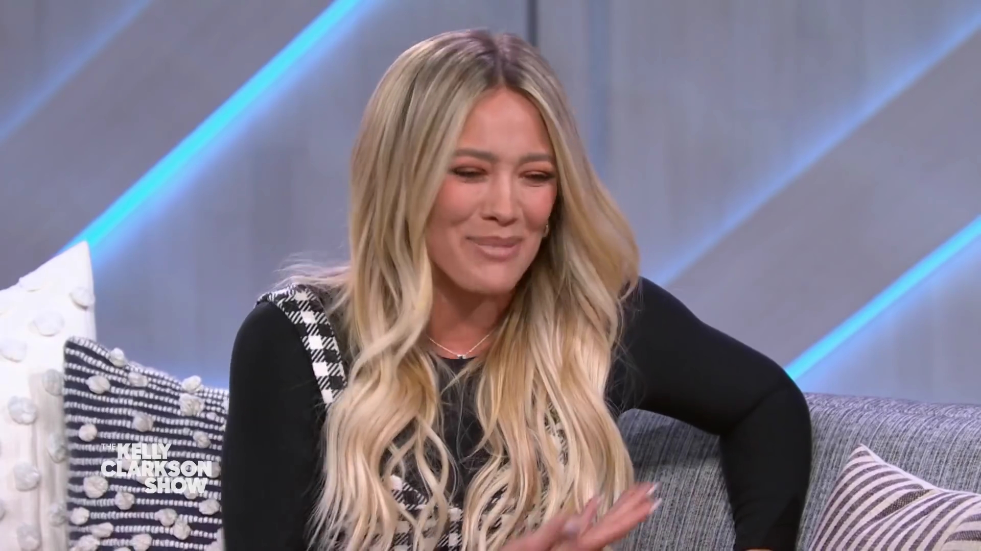 DailyDuff-dot-nl_2022TheKellyClarksonShow0141.jpg DailyDuff-dot-nl_2022TheKellyClarksonShow0141.jpg
