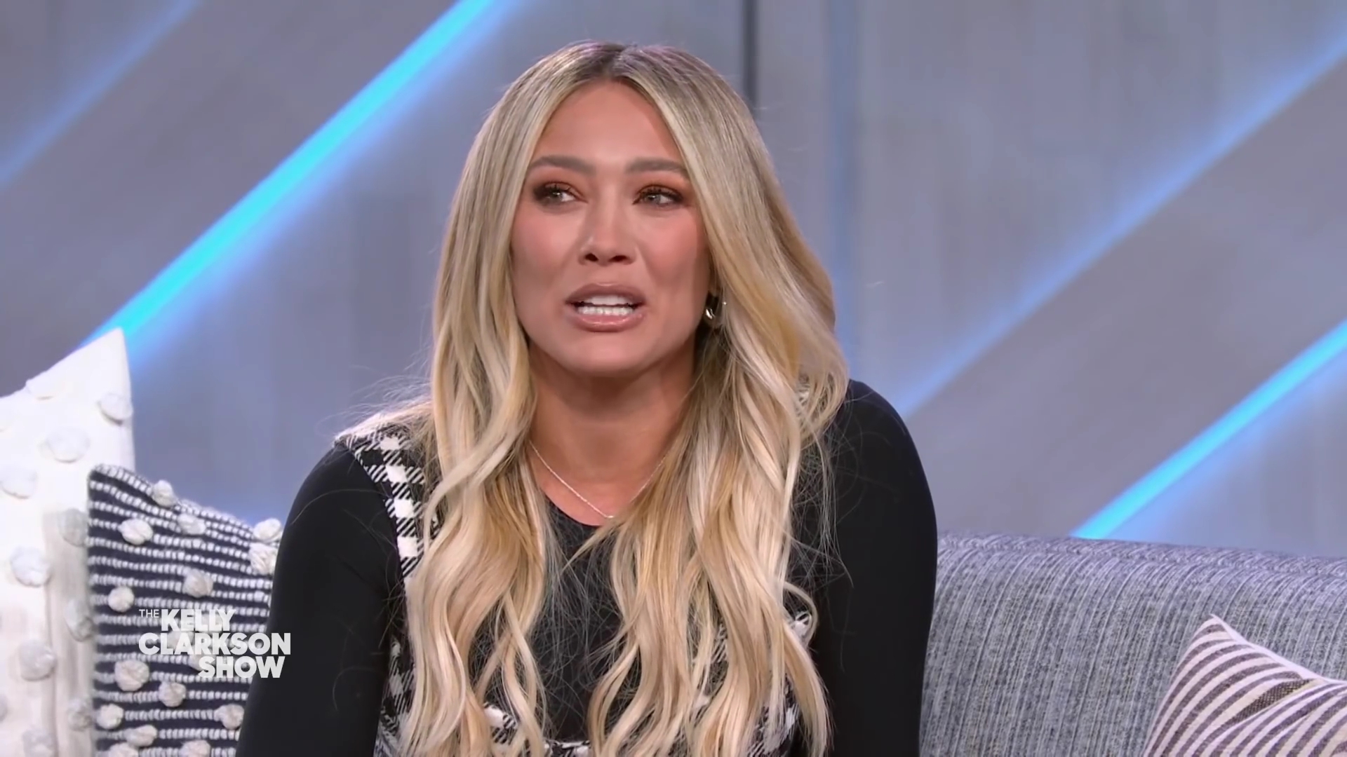 DailyDuff-dot-nl_2022TheKellyClarksonShow0176.jpg DailyDuff-dot-nl_2022TheKellyClarksonShow0176.jpg