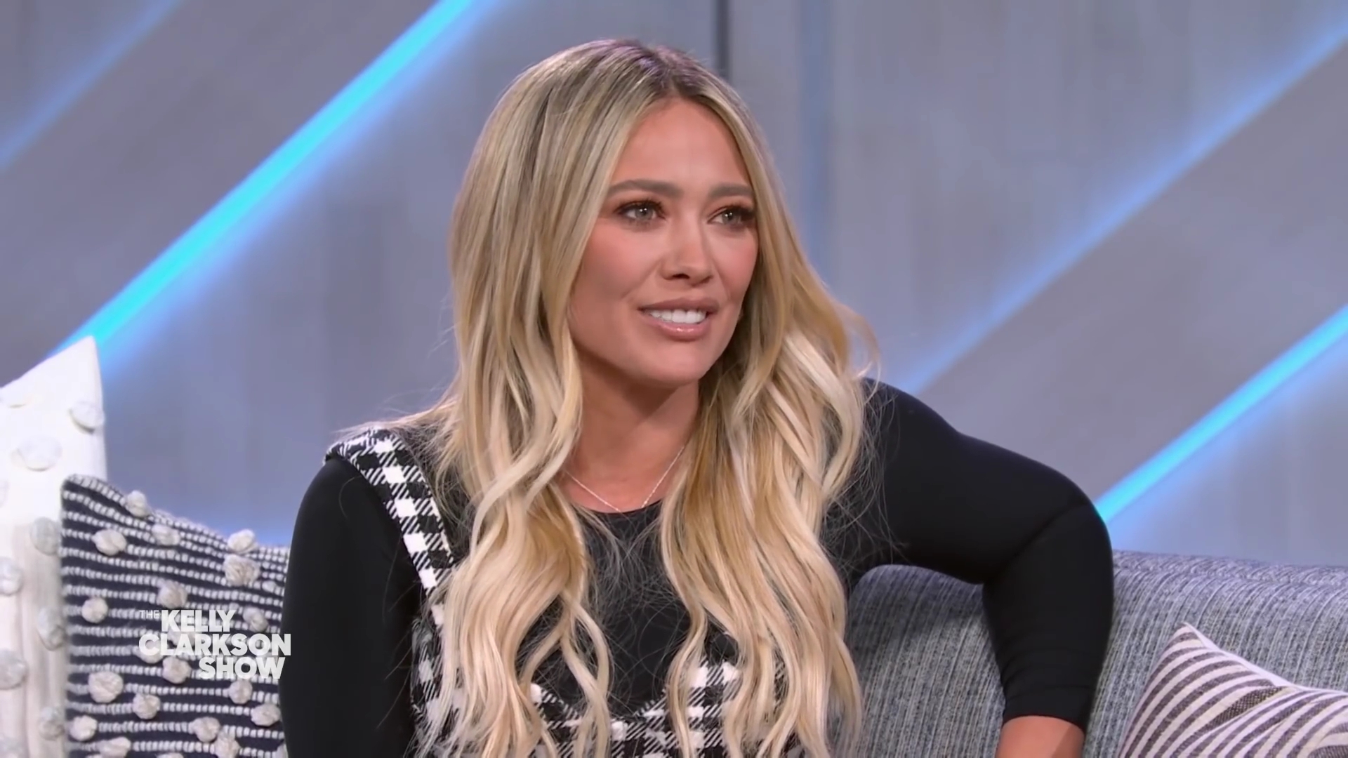 DailyDuff-dot-nl_2022TheKellyClarksonShow0211.jpg