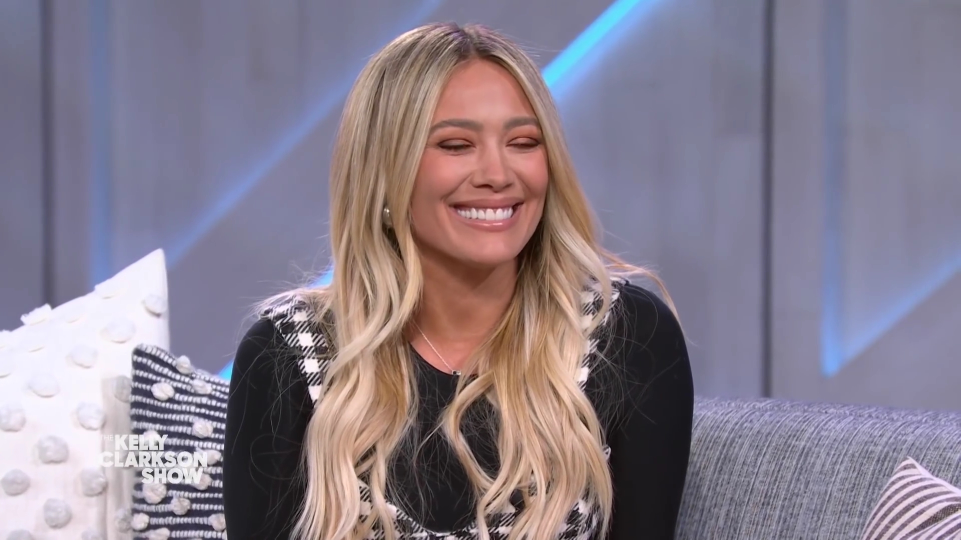 DailyDuff-dot-nl_2022TheKellyClarksonShow0336.jpg DailyDuff-dot-nl_2022TheKellyClarksonShow0336.jpg