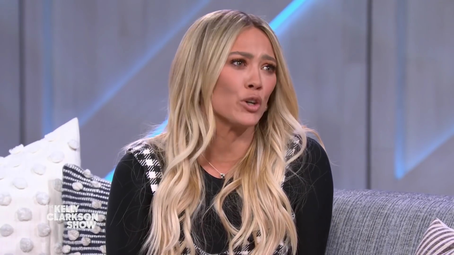 DailyDuff-dot-nl_2022TheKellyClarksonShow0375.jpg